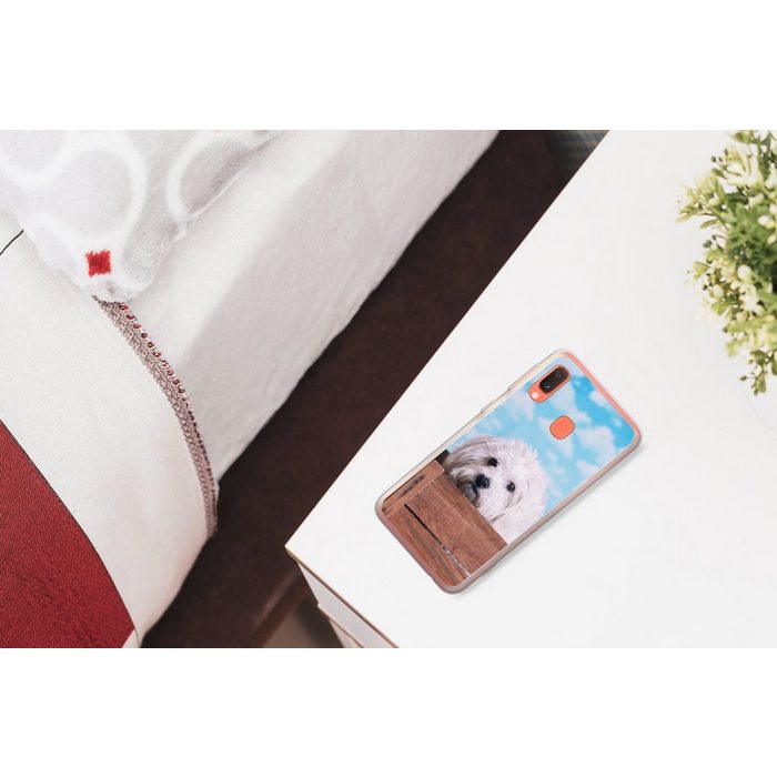 MuchoWow Handyhülle Malteser Hund in einer Holzkiste Handyhülle Samsung Galaxy A20e Smartphone-Bumper Print Handy QR10966