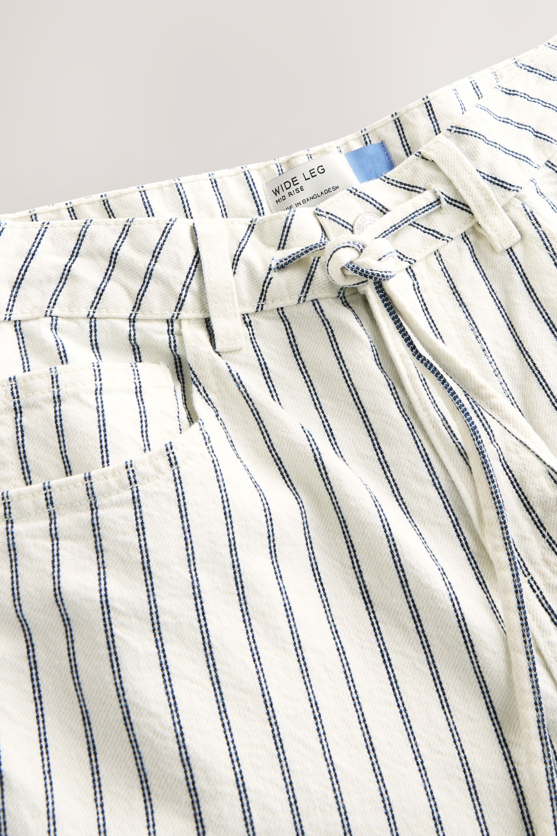 Next Weite Jeans Jeans mit Kordelzug und weitem Bein, Kurzgröße (1-tlg) – Bild 4 von 5