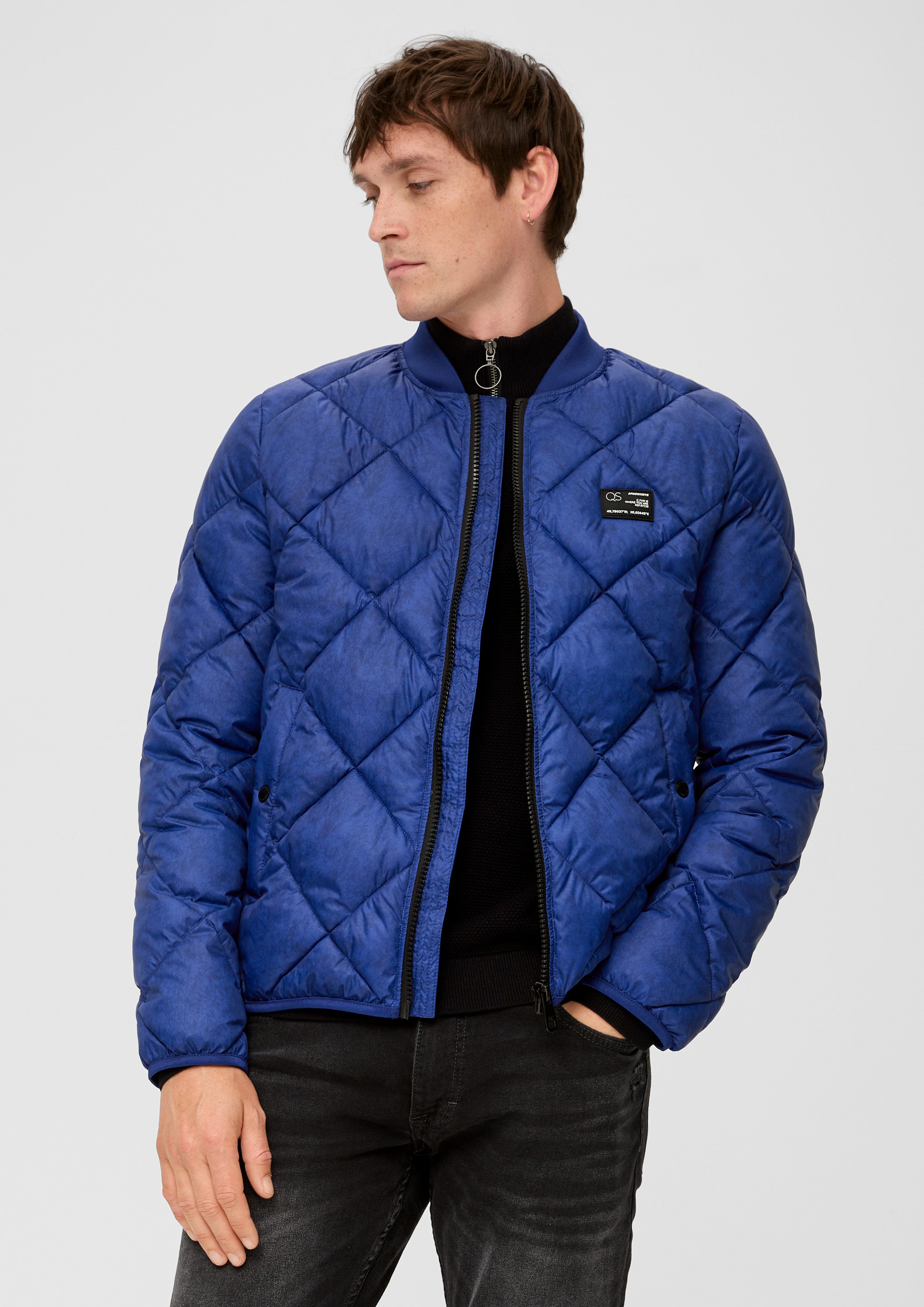 Stolz auf Popularität QS Allwetterjacke Steppjacke Label-Patch ozeanblau Allover-Print mit