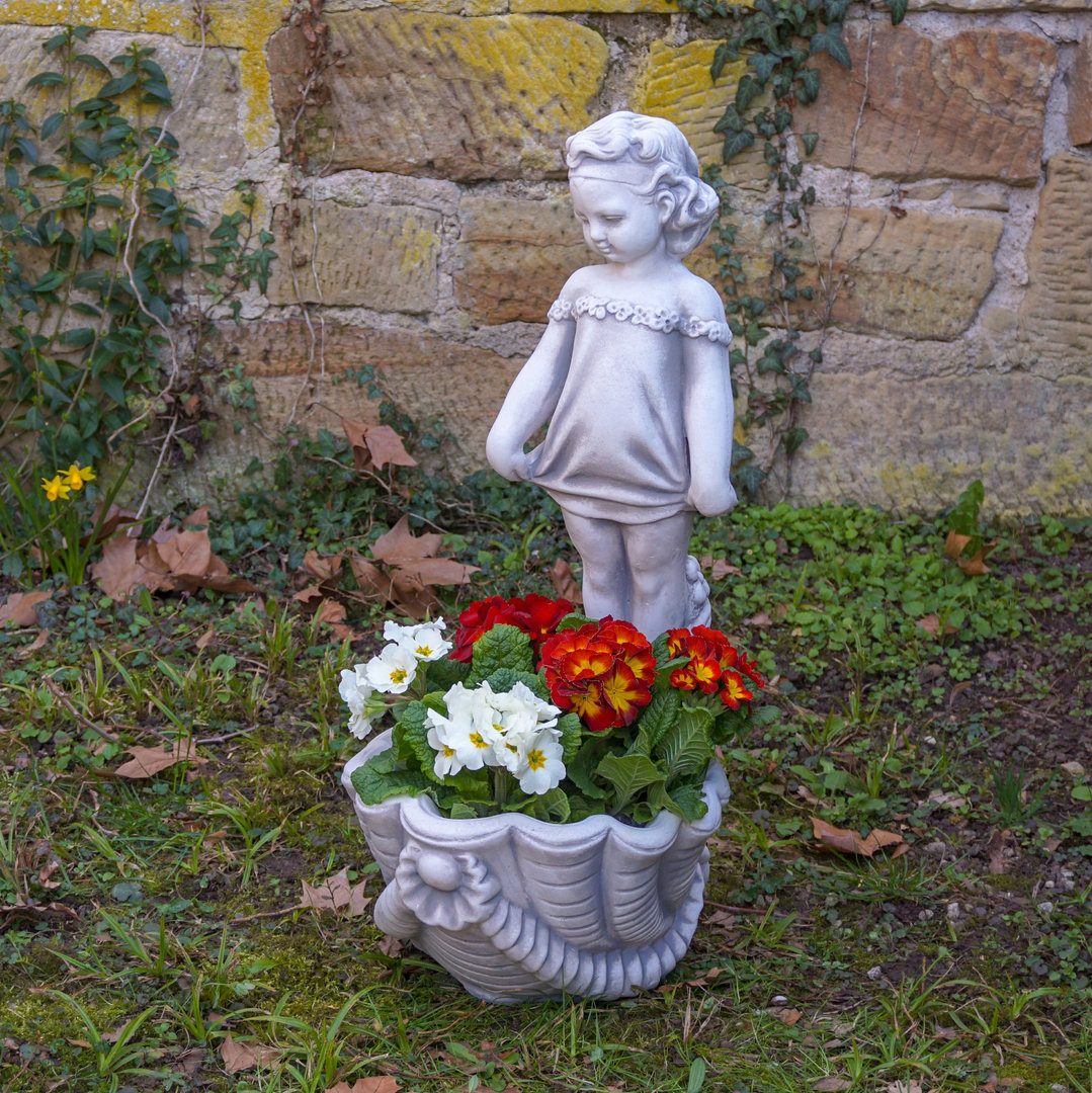 gartendekoparadies.de Pflanzschale Gartenfigur Mädchen mit Pflanzgefäß, H. 72 cm, 5 Liter, 26 kg, Frostsicher