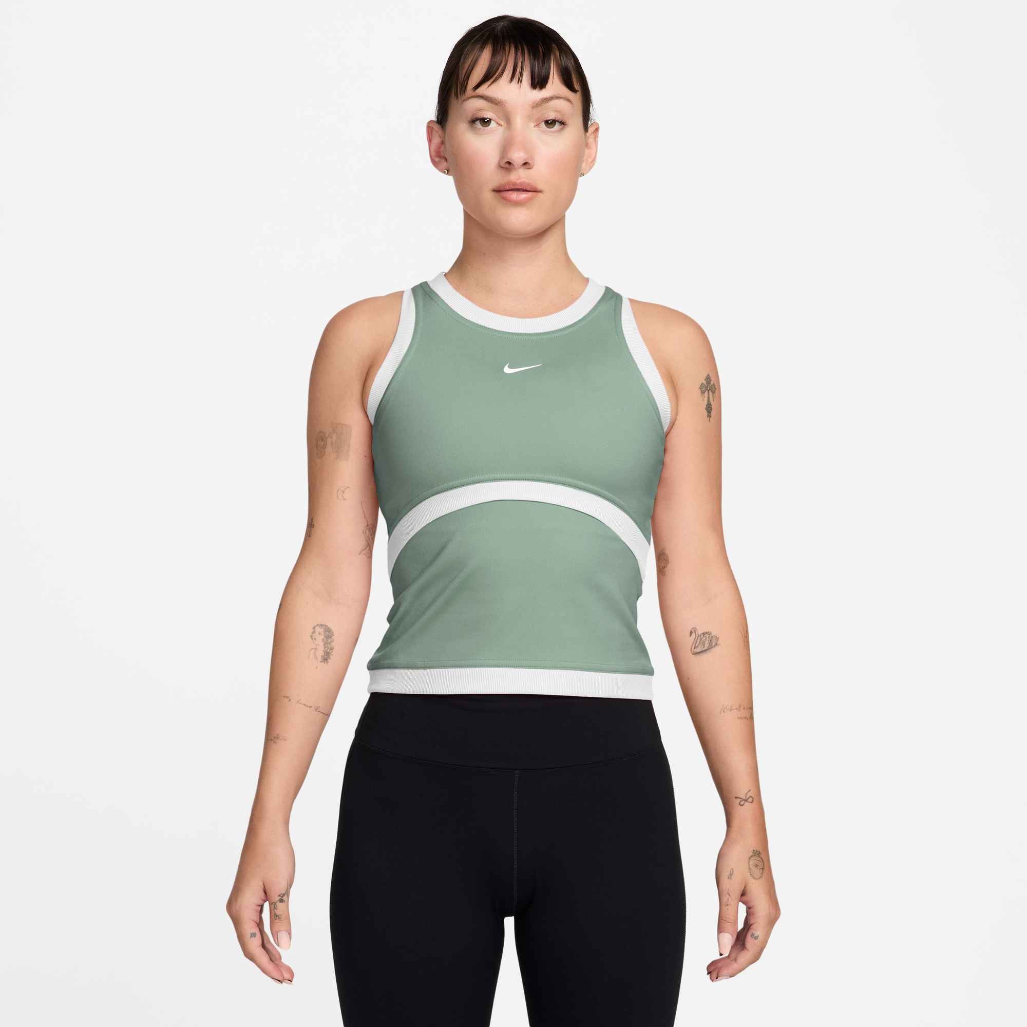 Nike Trainingstop W NK ONE DF TANK B mit Rundhalsausschnitt, aus Polyester und Elasthan, schnell trocknend