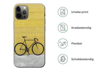 MuchoWow Handyhülle Ein Rennrad vor einem industriellen Hintergrund, Handyhülle Apple iPhone 12 Pro, Smartphone-Bumper, Print, Handy