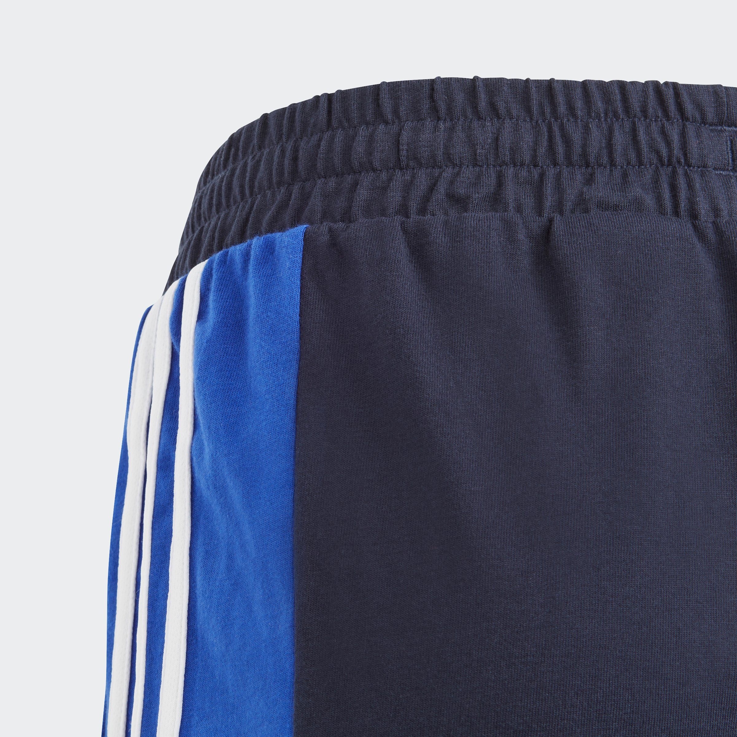 Legend Sportswear COLORBLOCK (1-tlg) / 3-STREIFEN Blue Ink Lucid FIT / Shorts adidas REGULAR White Semi