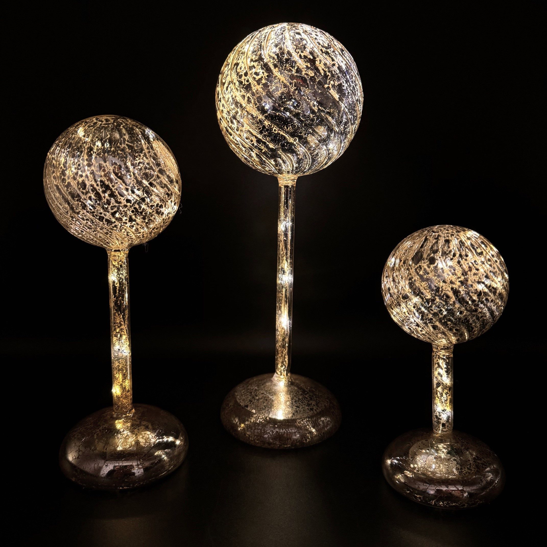 Online-Fuchs LED Dekolicht - 3 Glaskugeln mit Standfuß, LED-Lichterkette un günstig online kaufen