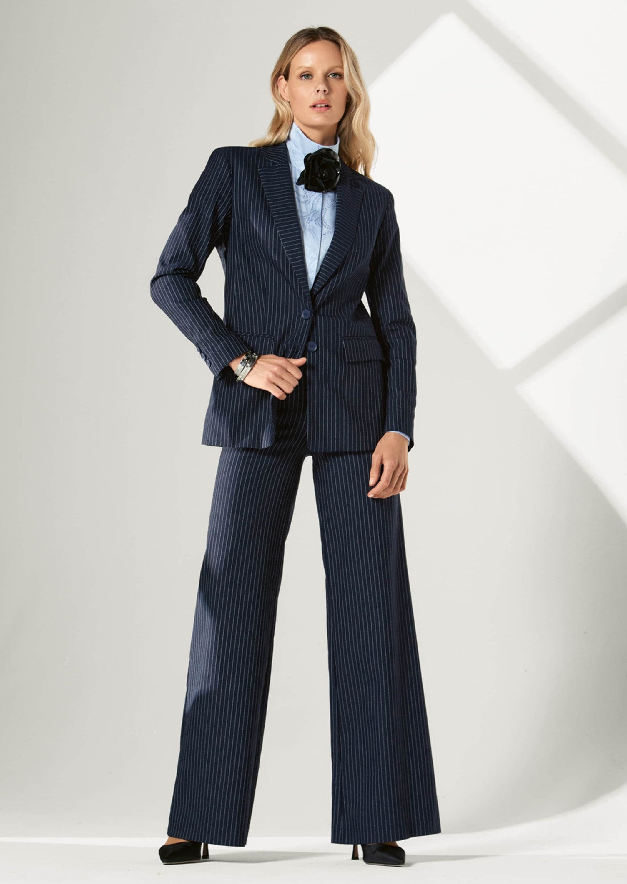 Kurzblazer Langer, taillierter Blazer