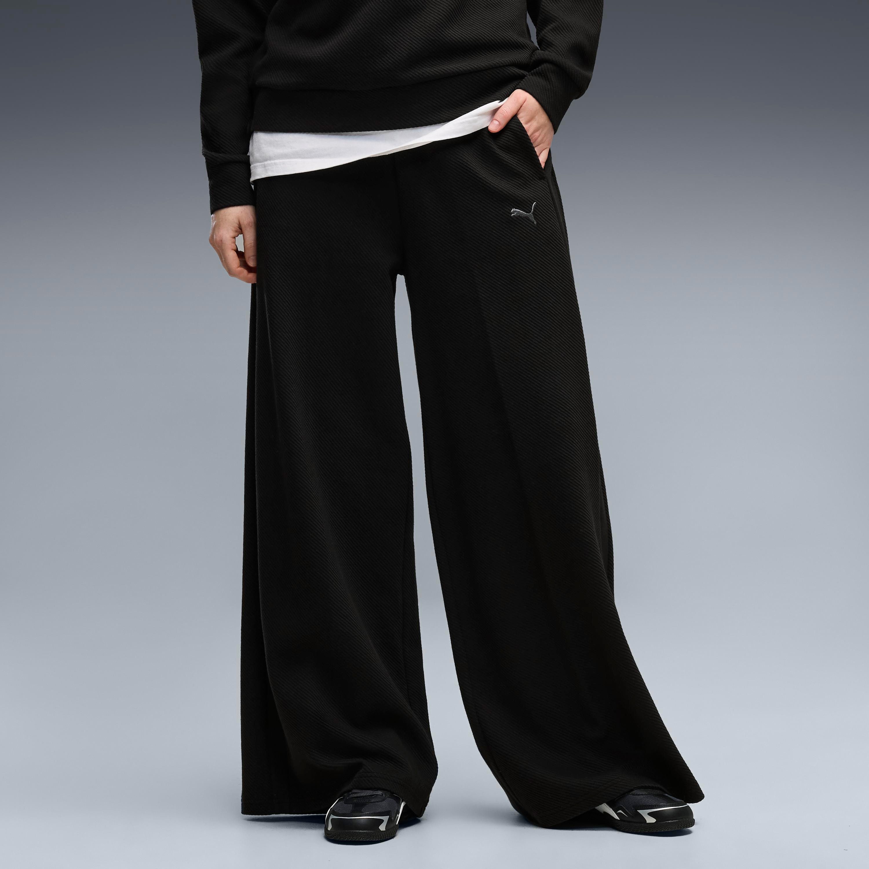 PUMA Trainingshose CLASS RELAXED WIDE LEG PANTS mit Eingrifftaschen, normale Länge, aus Webmaterial