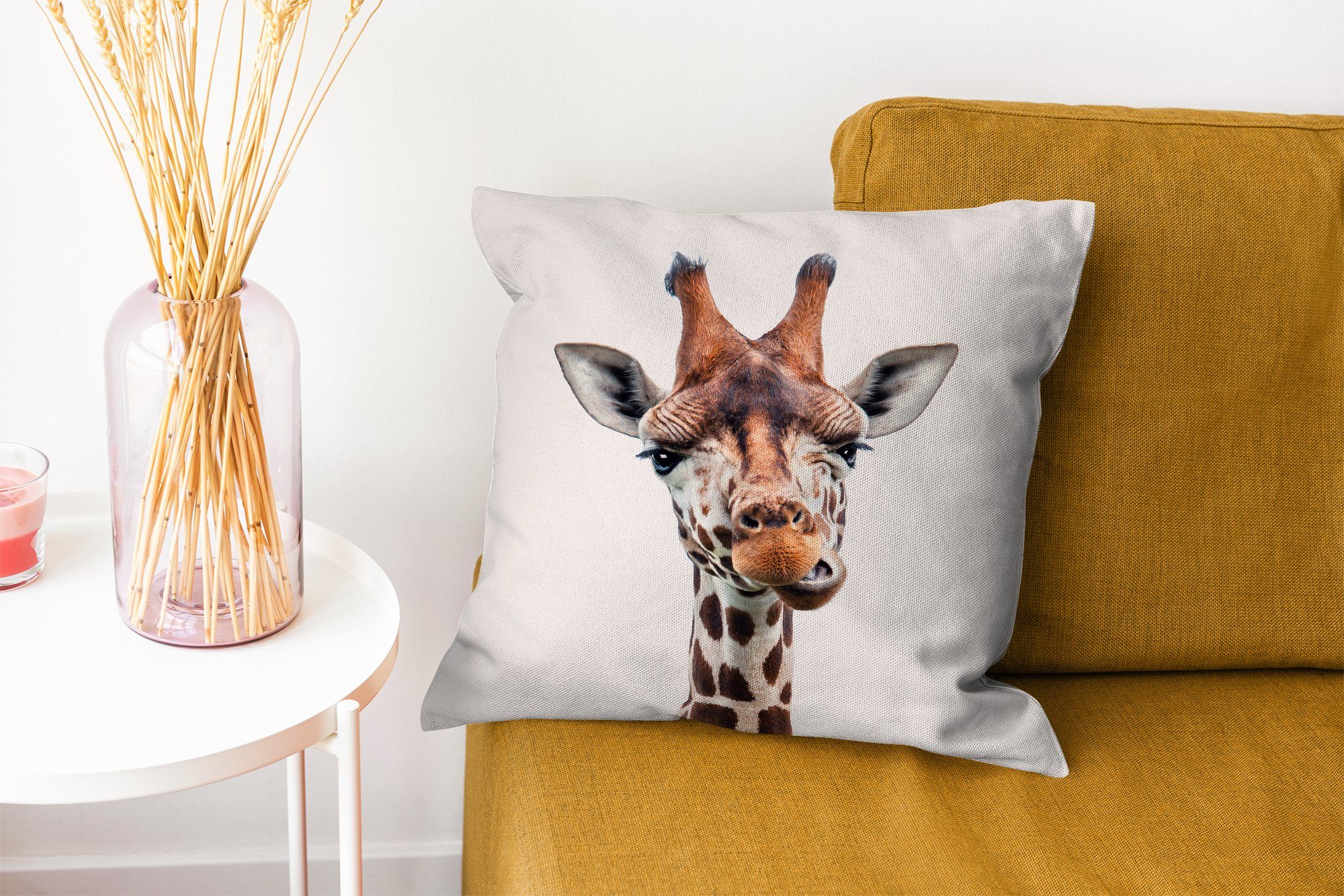 Zierkissen Giraffe, mit MuchoWow Deko, - Tiere Füllung - Porträt für Schlafzimmer, Sofakissen Wohzimmer, Dekokissen