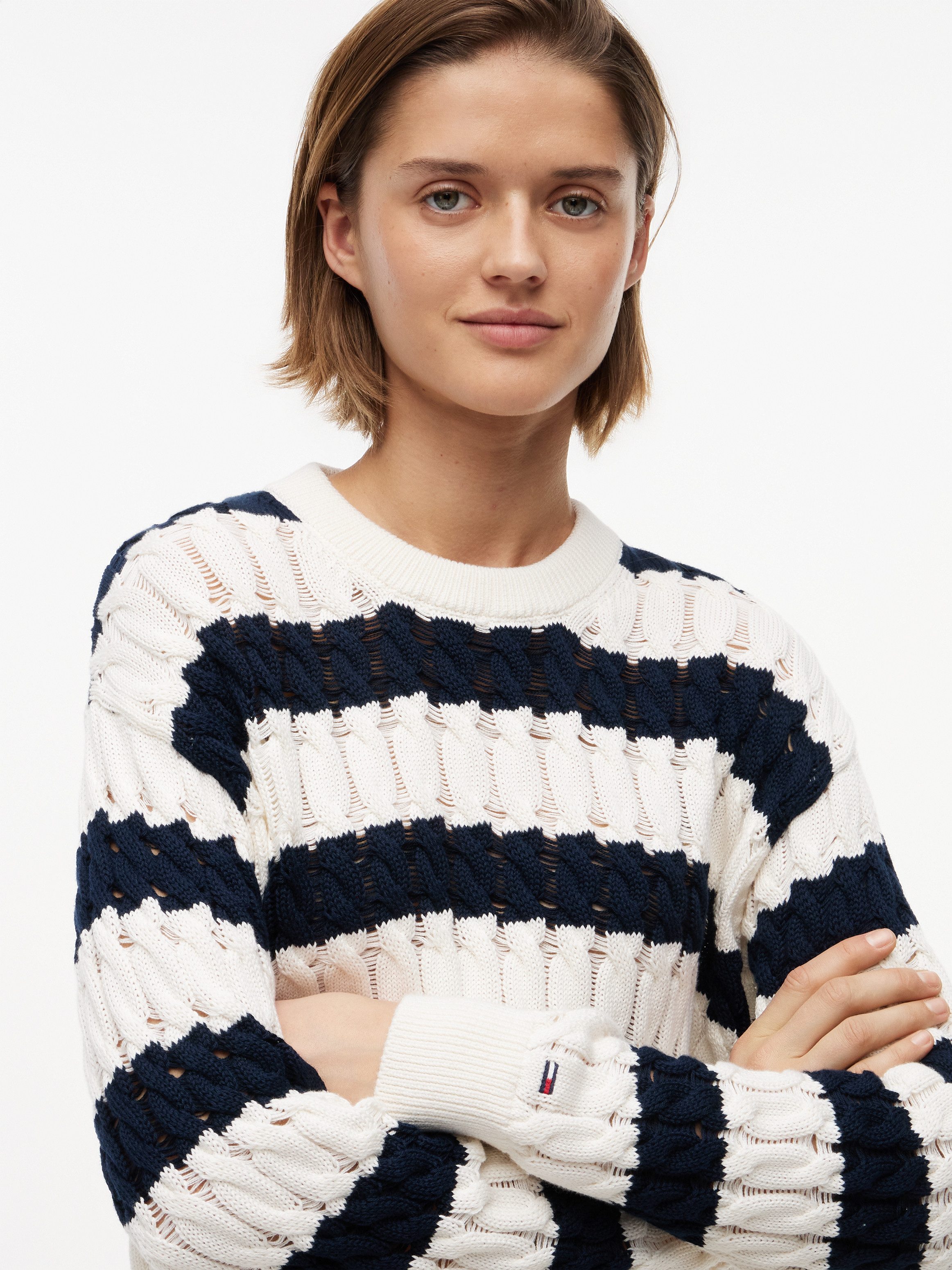 Tommy Jeans Rundhalspullover TJW LOOSE CABLE SWEATER EXT Baumwolle, mit Zopfmuster