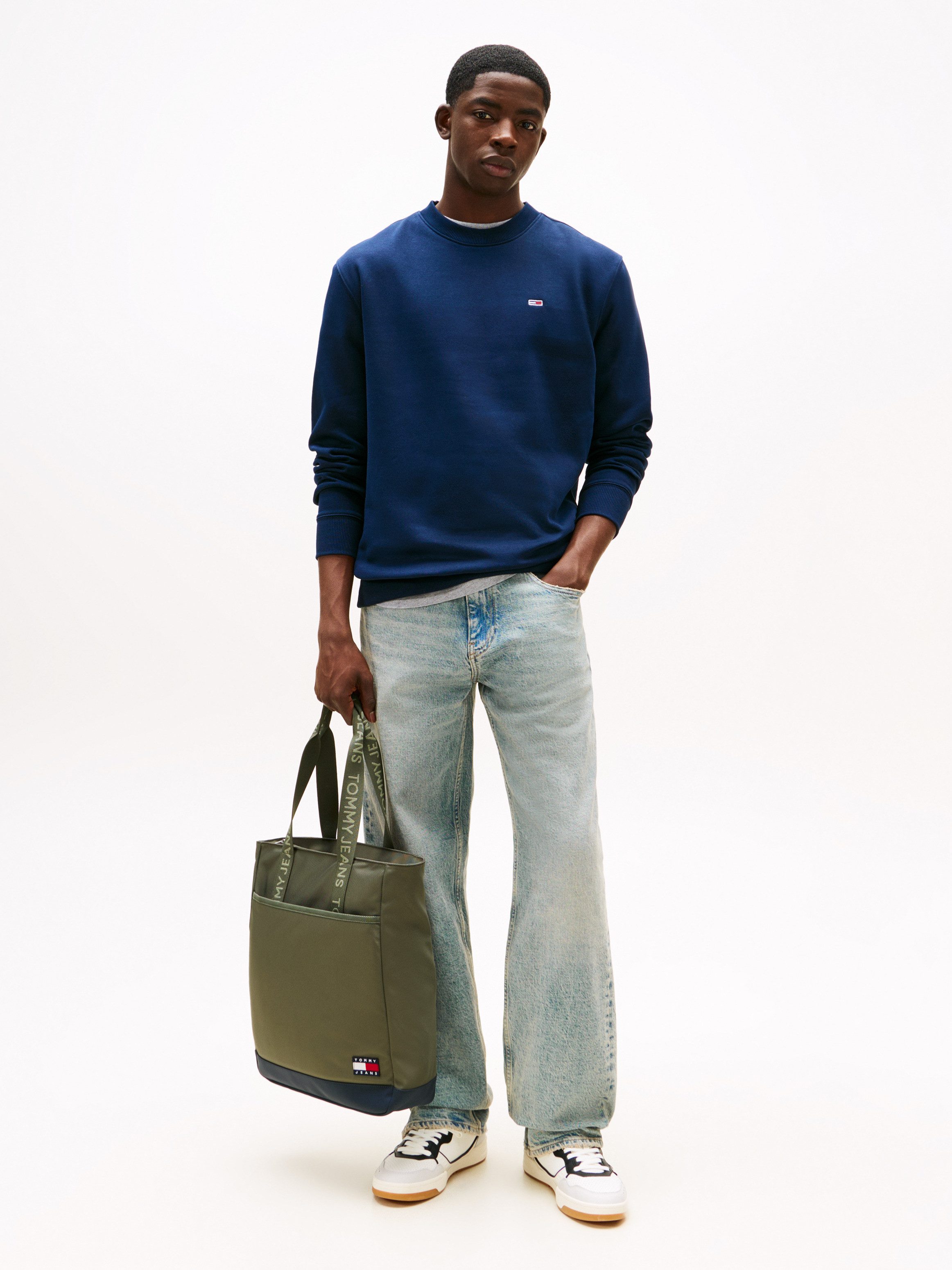 Tommy Jeans Sweatshirt TJM REGULAR FLAG CREW NECK Mit besticktem Markenlogo auf Brusthöhe