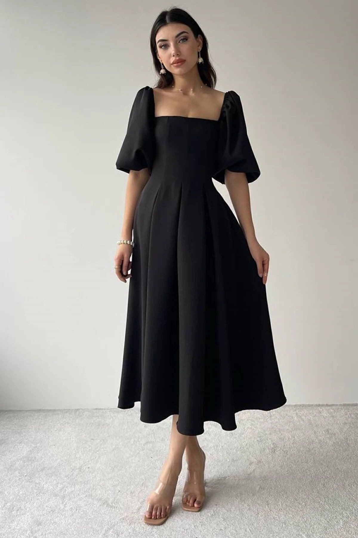 Midikleid Trägerloses, ausgestelltes Midikleid mit kurzen Ärmeln