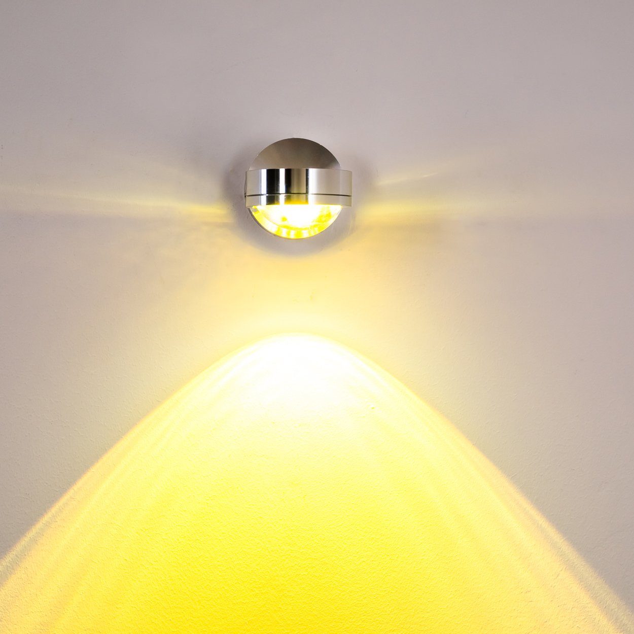 hofstein Wandleuchte Lumen, »Beura« u. Kelvin, m. aus IP44, Glas Wandlampe in runde Metall Lichteffekt, 3000 LED Aluminiumgebürstet, Wandspot 300 geeignet