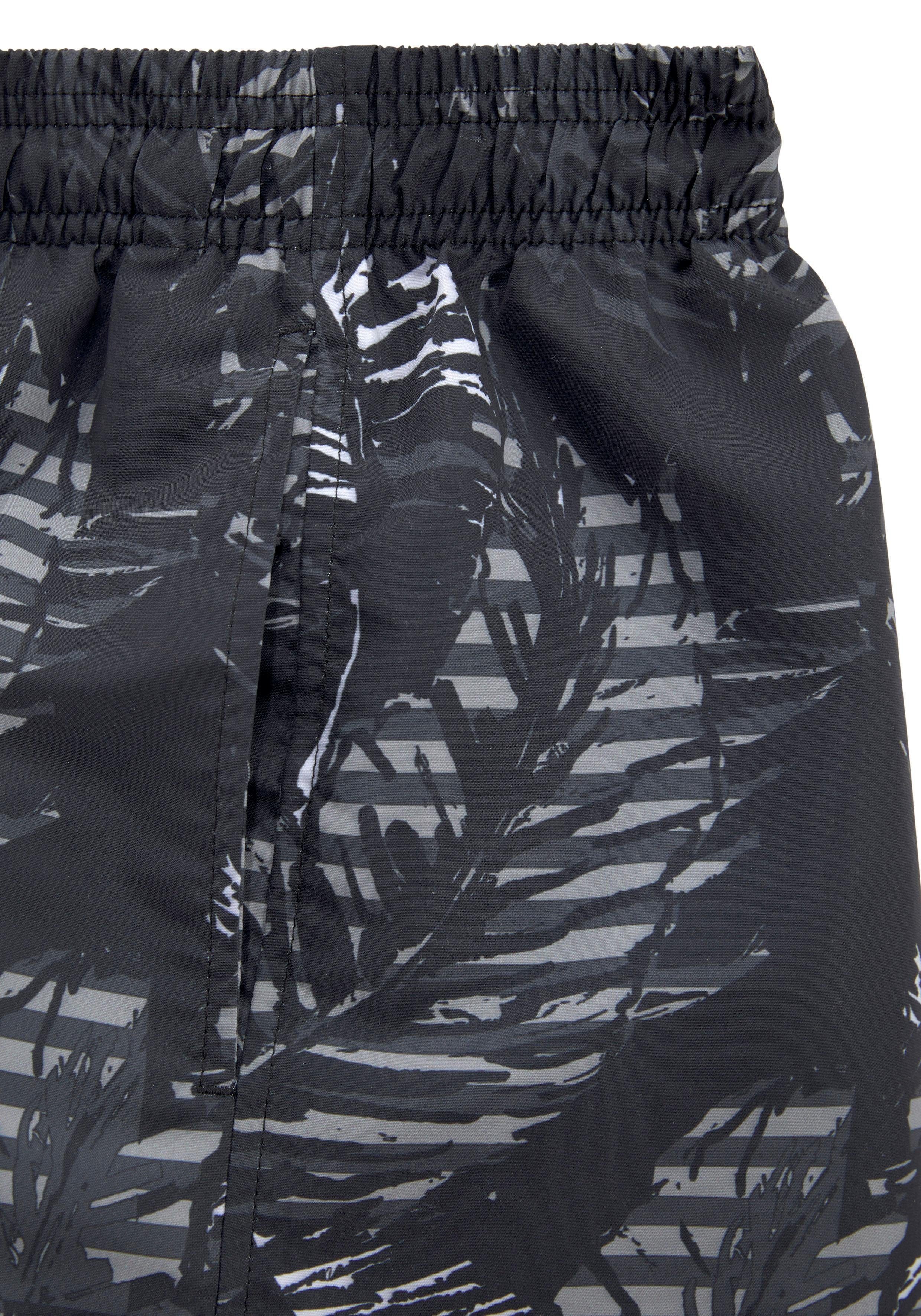 s.Oliver Badeshorts Blade mit trendigem Palmenprint