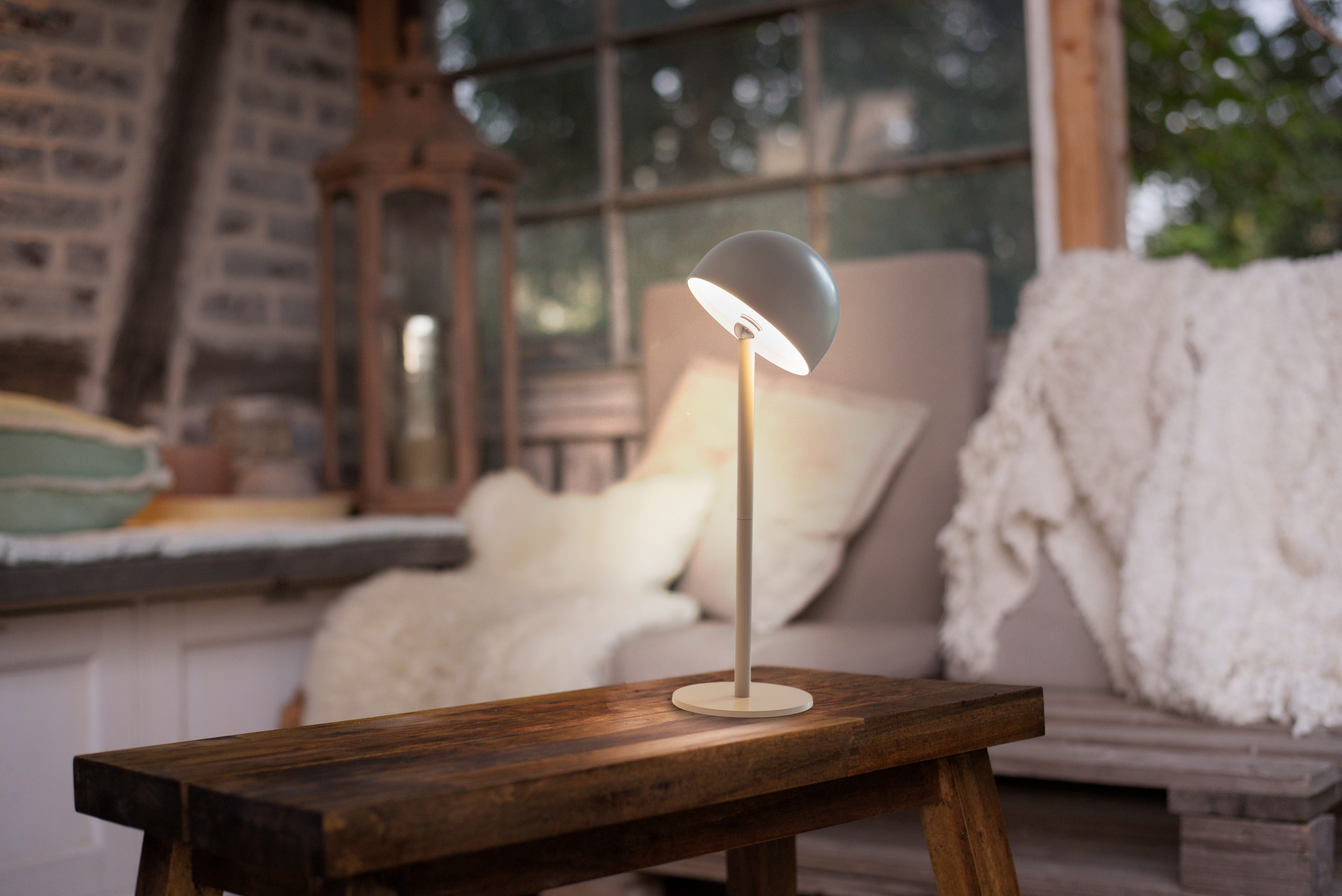 OTTO home Tischleuchte Akku Tischlampe GERRIN Indoor Outdoor, magnetischer Flaschenaufsatz, Dimmfunktion, Memoryfunktion, LED fest integriert, Warmweiß, Pilzlampe Flaschenaufsatz, Regulierung der Lichtstärke, Pilz, Lampe