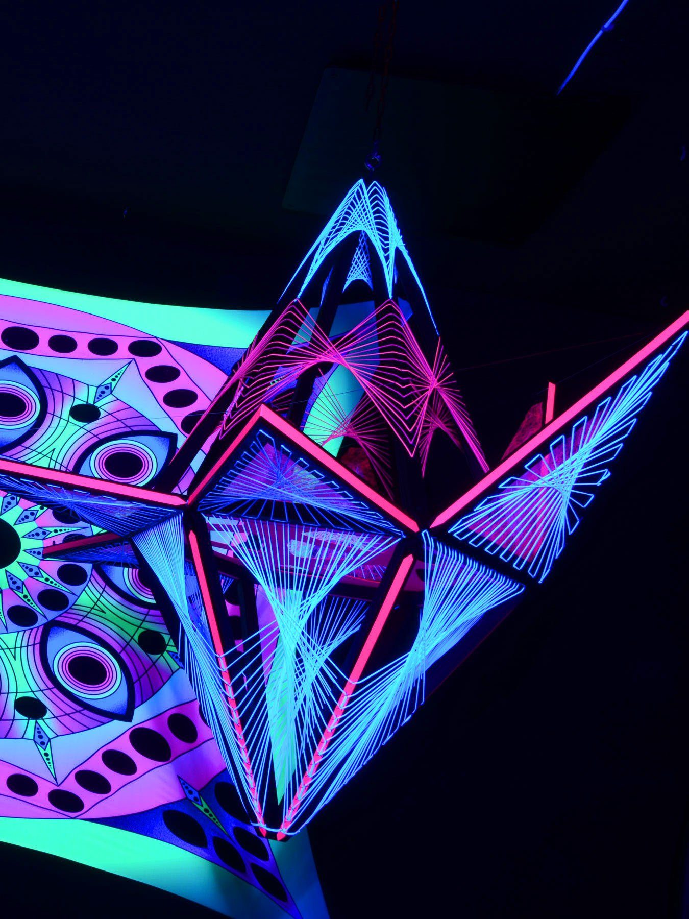 Sechseck PSYWORK Dreiecken "Pink Schwarzlicht UV-aktiv, 3D 1,30m, Shadow", Dekoobjekt mit StringArt Schwarzlicht unter leuchtet