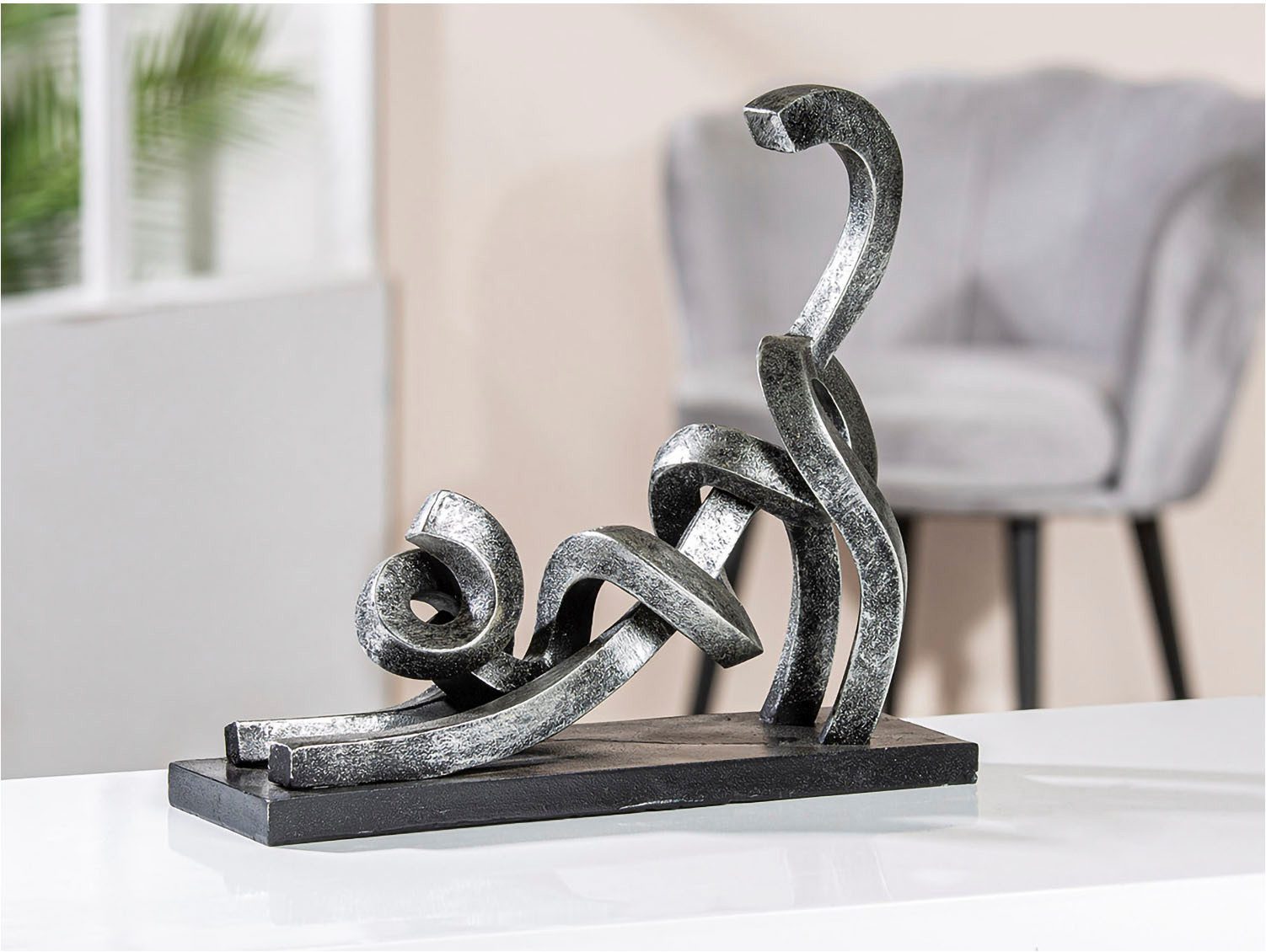 Tierfigur Katze "Stretching" auf Base