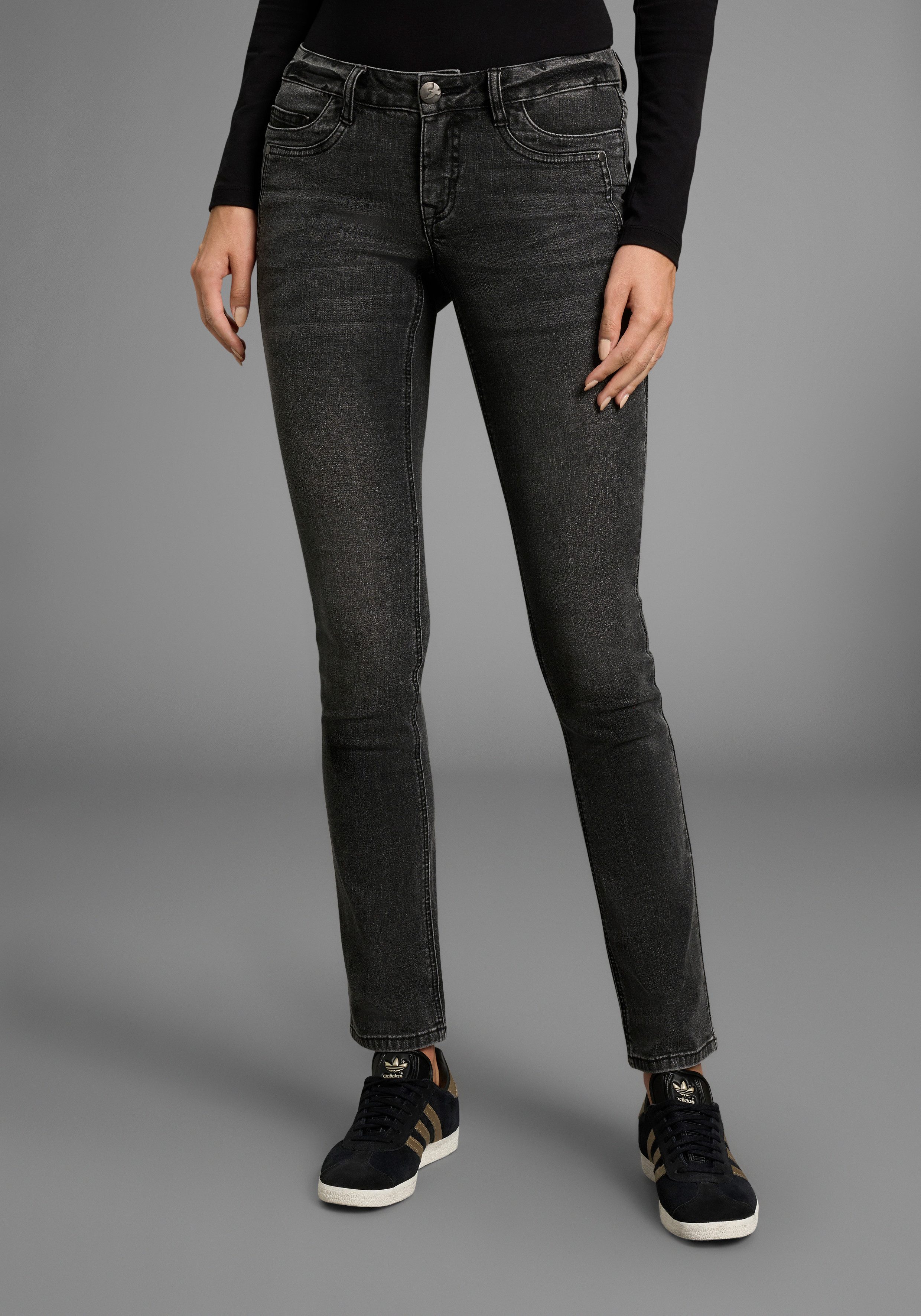 Arizona Comfort-fit-Jeans mit Keileinsätzen niedrige Leibhöhe