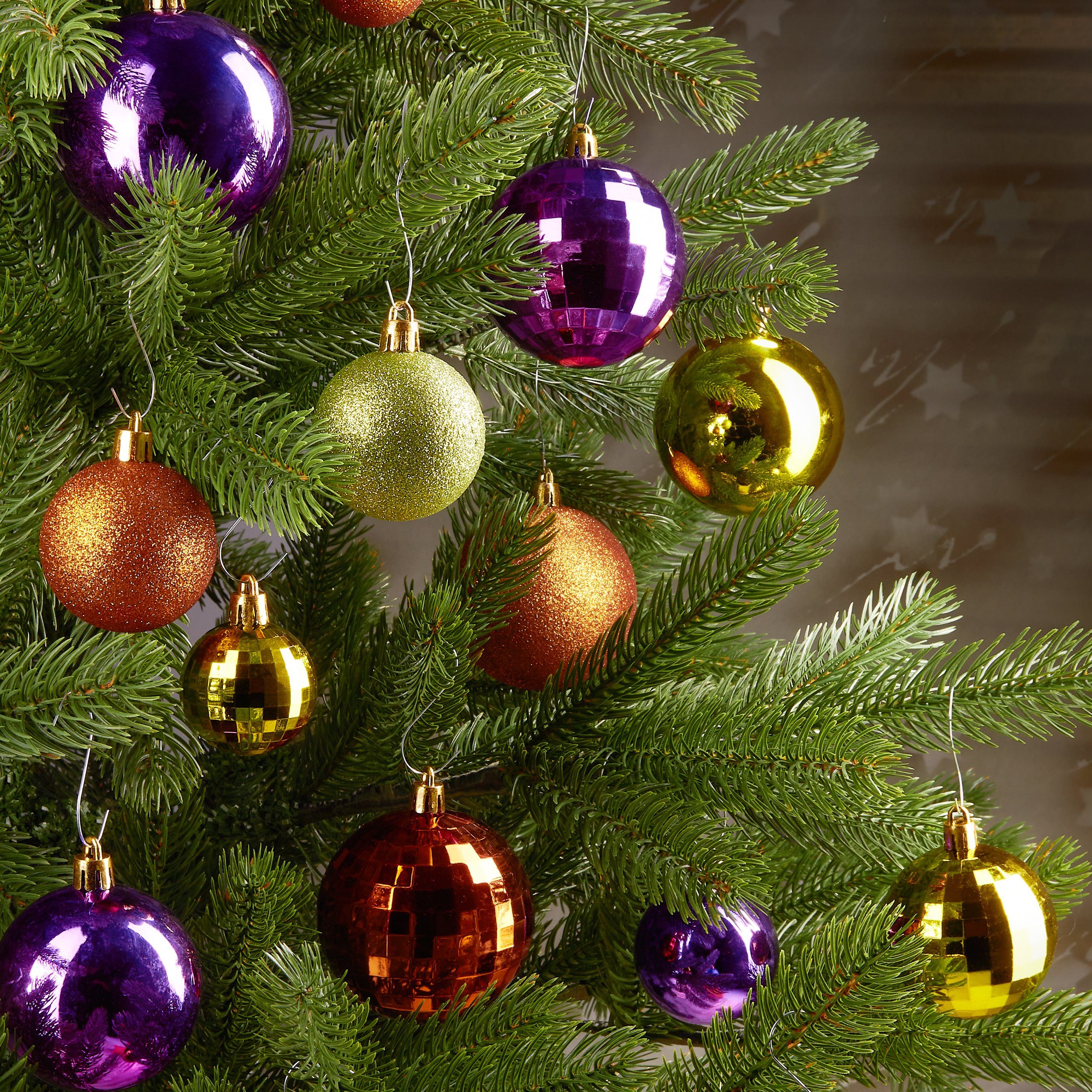 Kunststoff, Weihnachtsbaumkugel und Christbaumschmuck Weihnachtskugel-Set edel 50-teiliges Grün robust aus Weihnachtsdekoration BRUBAKER Lila, und Baumspitze, Orange mit