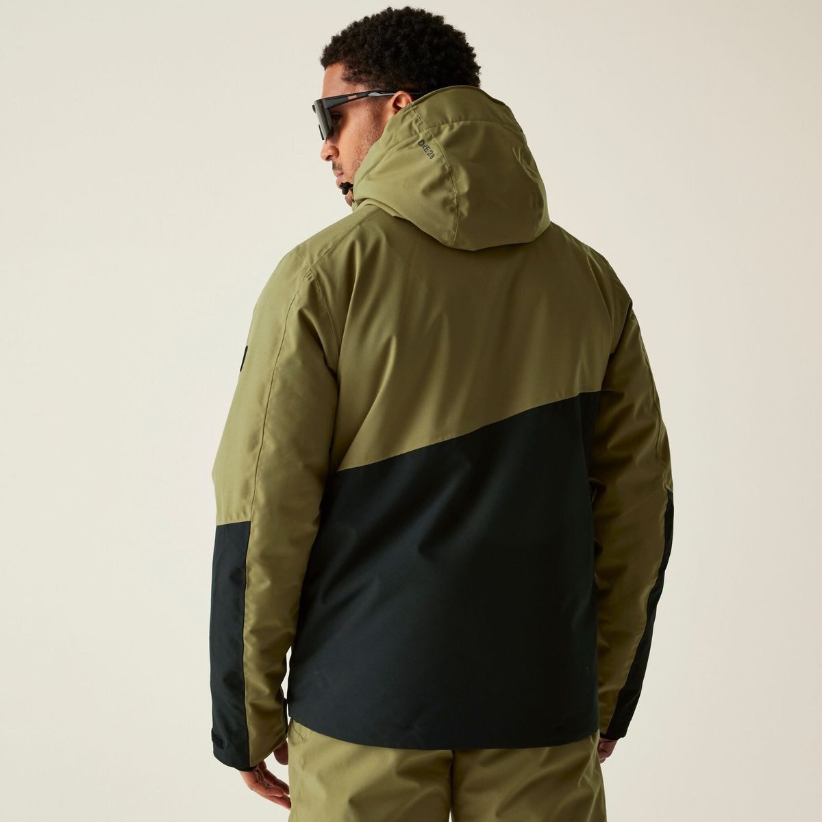 Dare2b Skijacke Halfpipe III Jacket Men Wasserdichte, atmungsaktive und isolierte Skijacke mit umfangreichen