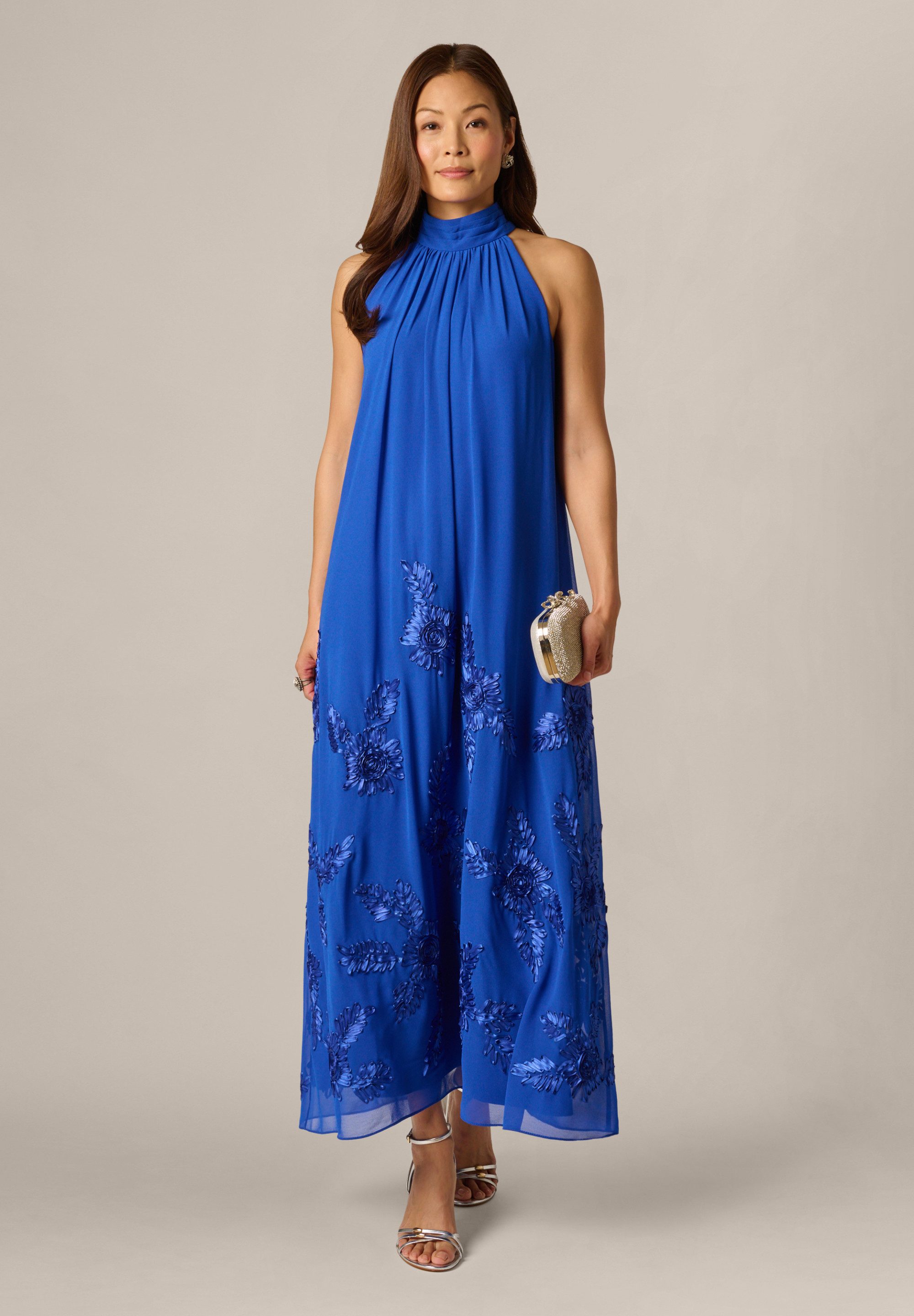 Adrianna Papell Abendkleid Soutache GGT Swing Dress Ein fließendes, lässiges Neckholder-Kleid mit Perlenverzierung