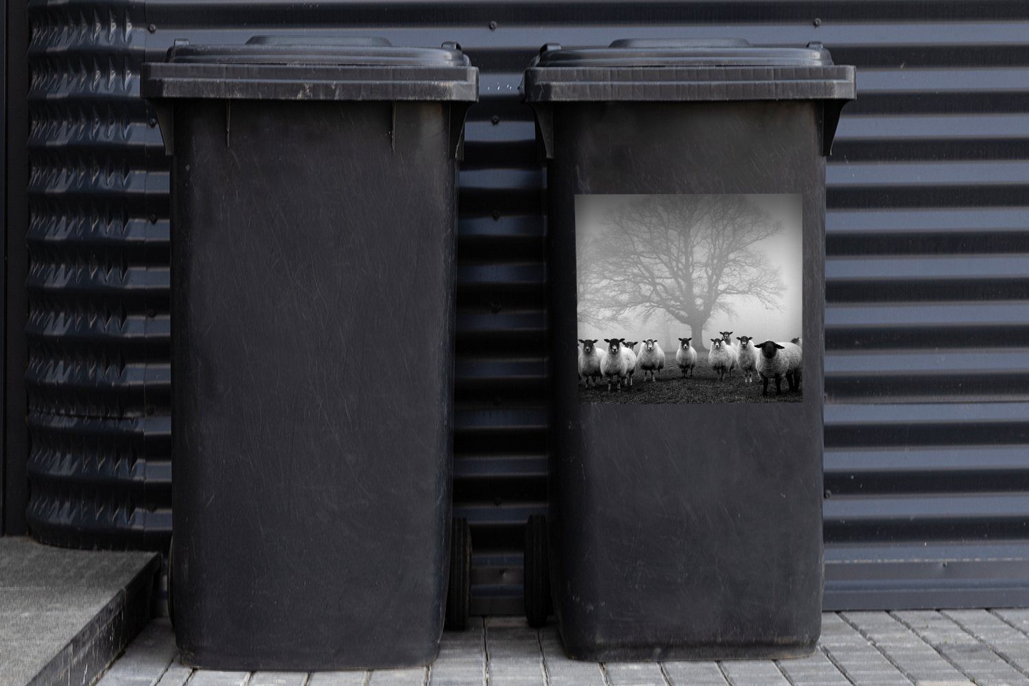 MuchoWow Wandsticker Schafherde im Nebel - (1 Container, Abfalbehälter Mülleimer-aufkleber, und Sticker, Mülltonne, St), weiß schwarz