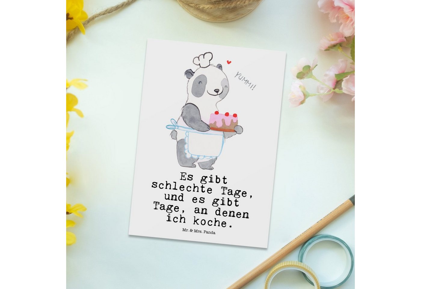 Thumbnail - Mr. & Mrs. Panda Postkarte Bär Kochen - Weiß - Geschenk, Einladungskarte, Hobby, Dankeskarte, Da, Liebevolles Design