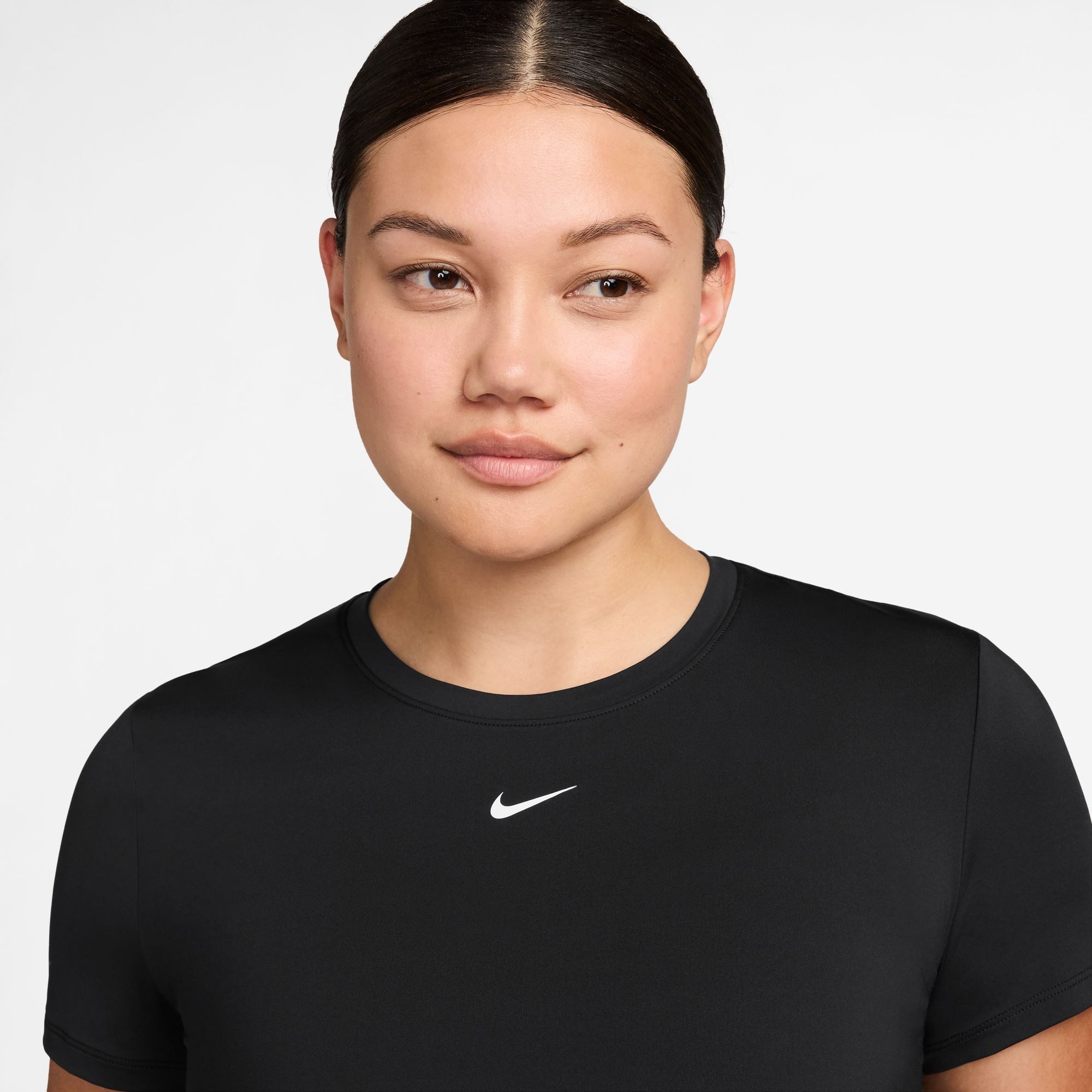 Nike T-Shirt W NK ONE CLASSIC DF SS TOP Kurzarm, mit Rundhalsausschnitt, aus Jersey-Material, normale Länge – Bild 3 von 3