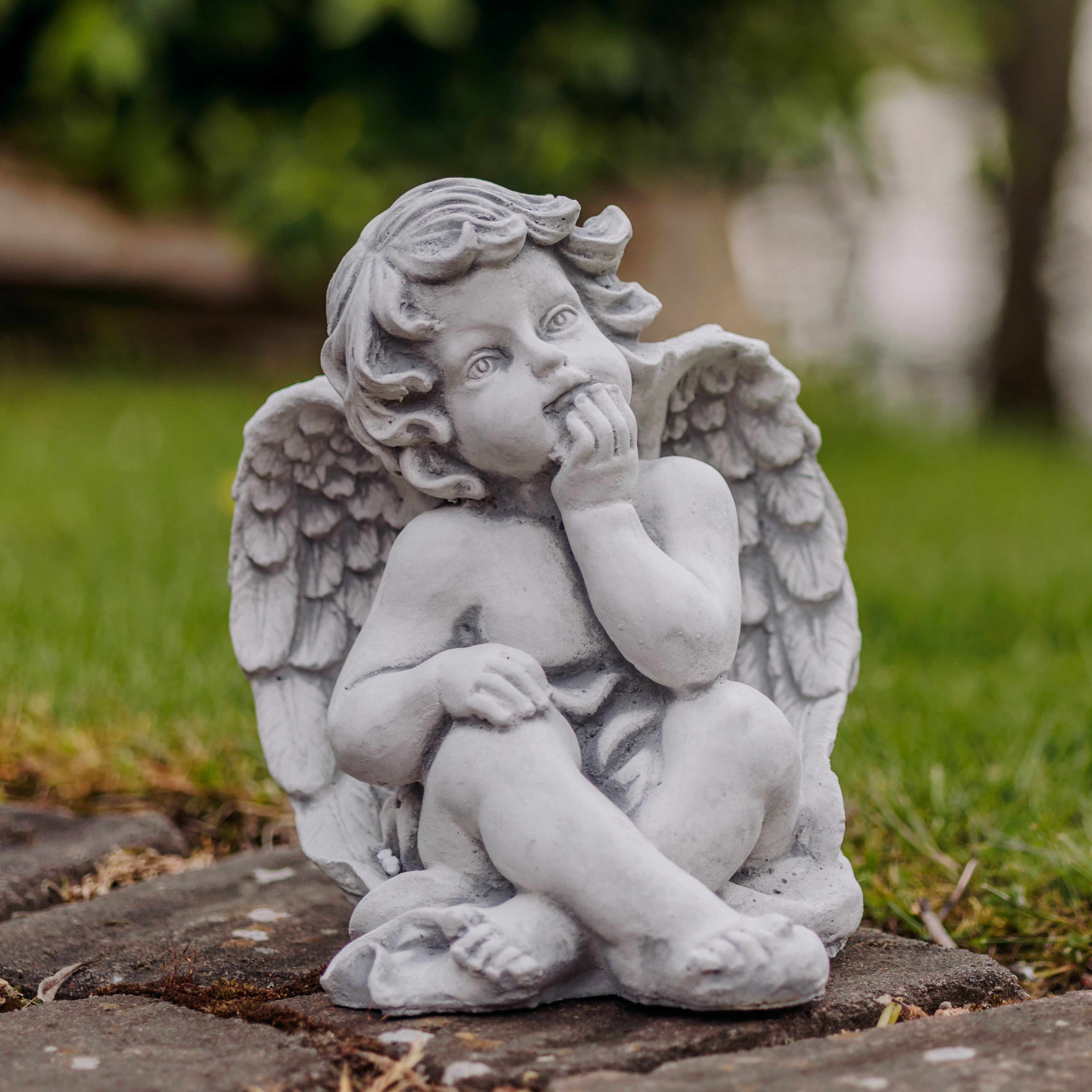 gartendekoparadies.de Gartenfigur Sitzender Engel Grabengel, Steinfigur H. günstig online kaufen