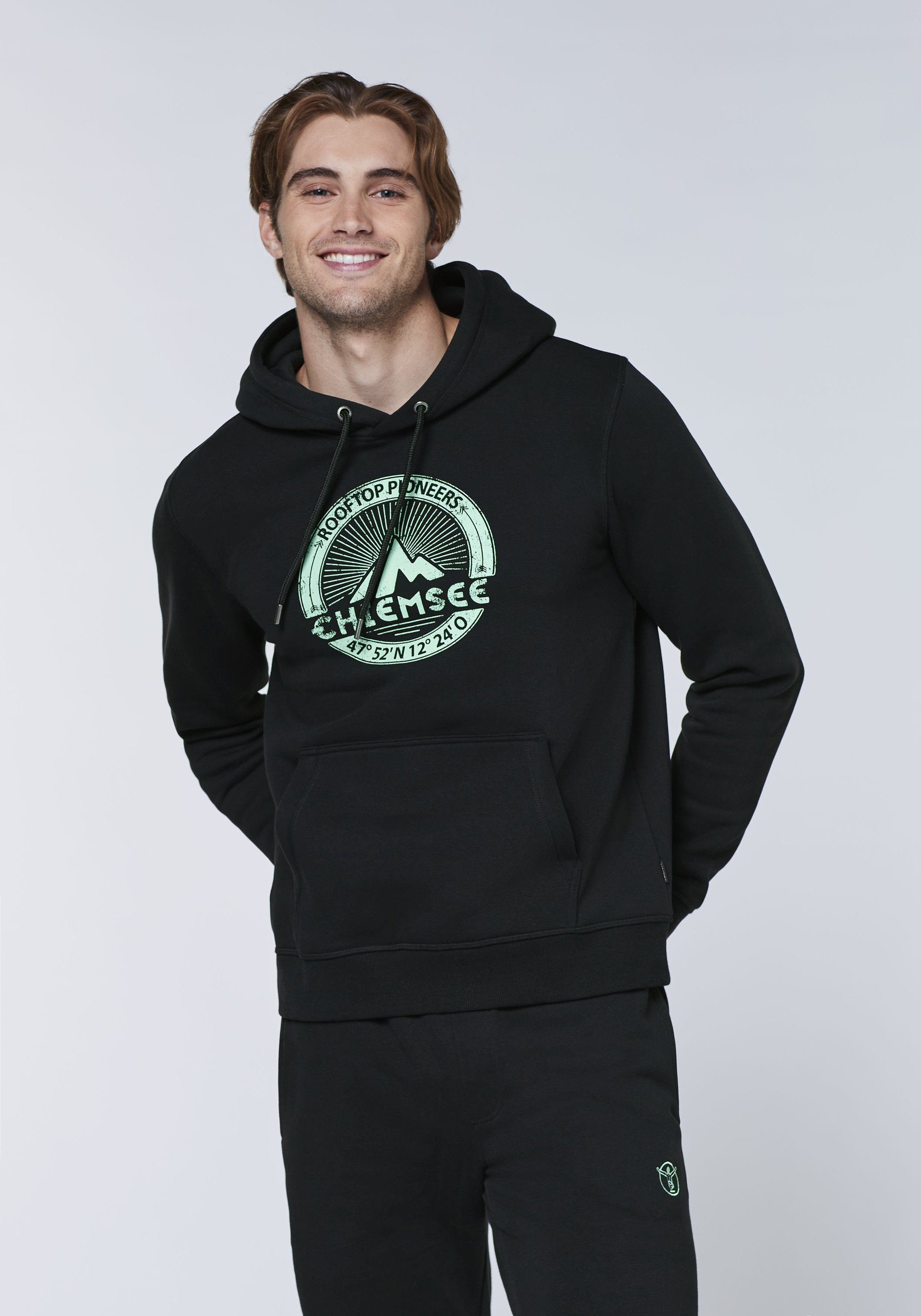Chiemsee Kapuzensweatshirt Hoodie mit Label-Mountain-Motiv 1