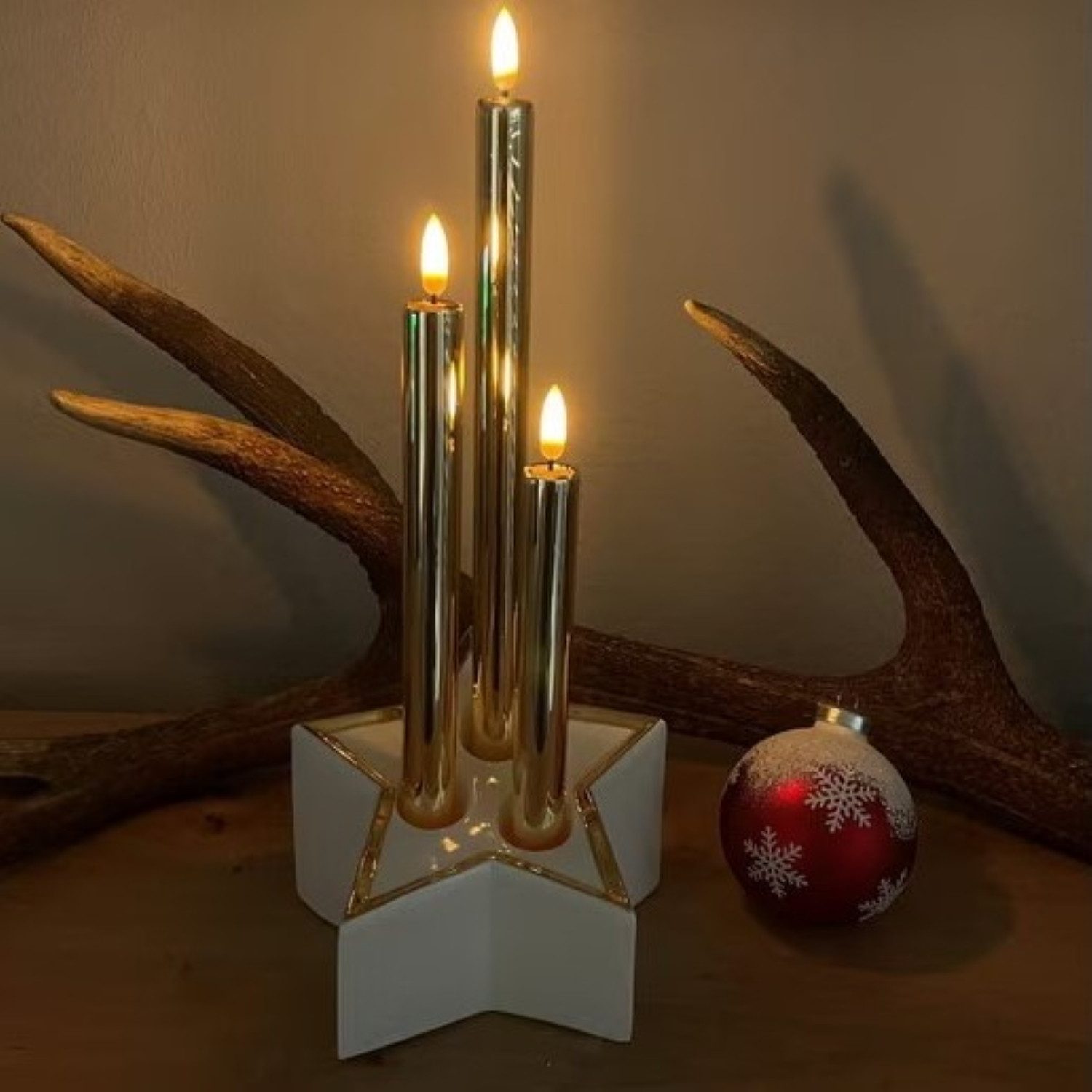 Online-Fuchs Kerzenständer Stern mit 3 LED Stabkerzen und praktischem 6-StundenTimer (Metallic-Look, Rot, Grün, Champagner), Weihnachtsdeko - LED Kerzen Weihnachten