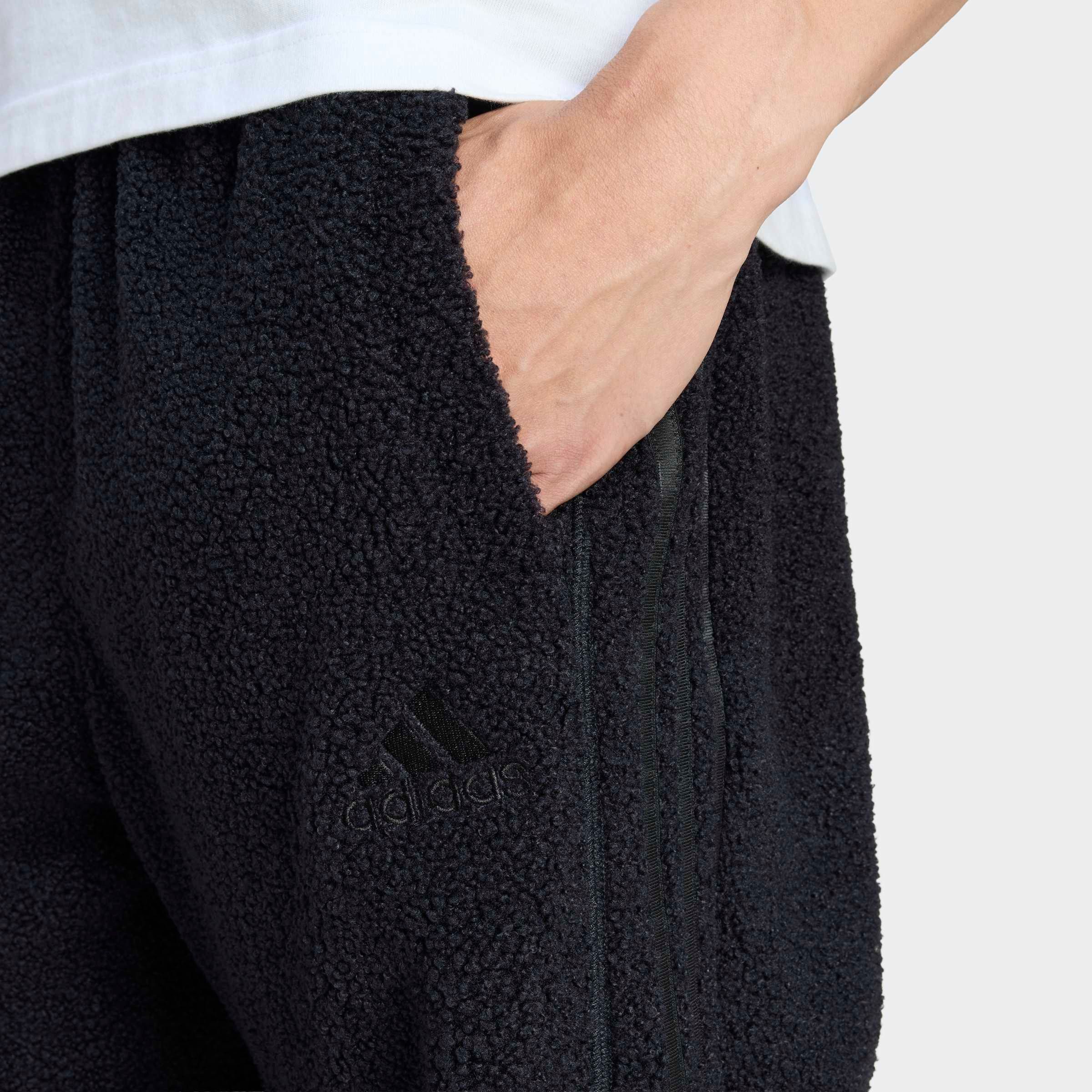 adidas Originals Sporthose TG BORG TP (1-tlg) Polarfleece Material, locker günstig online kaufen