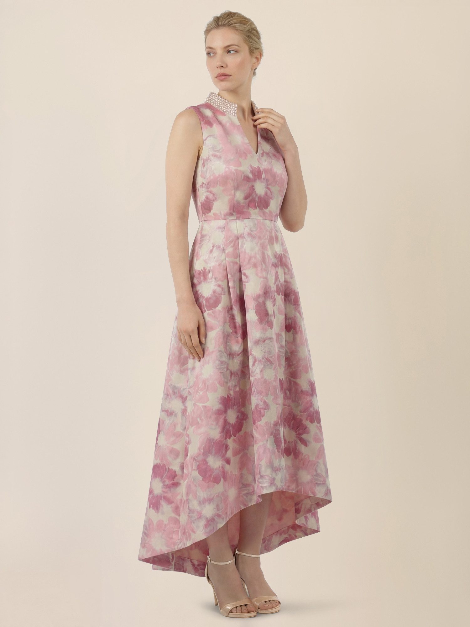 Apart Cocktailkleid mit Perlenkragen und Blütenjacquard