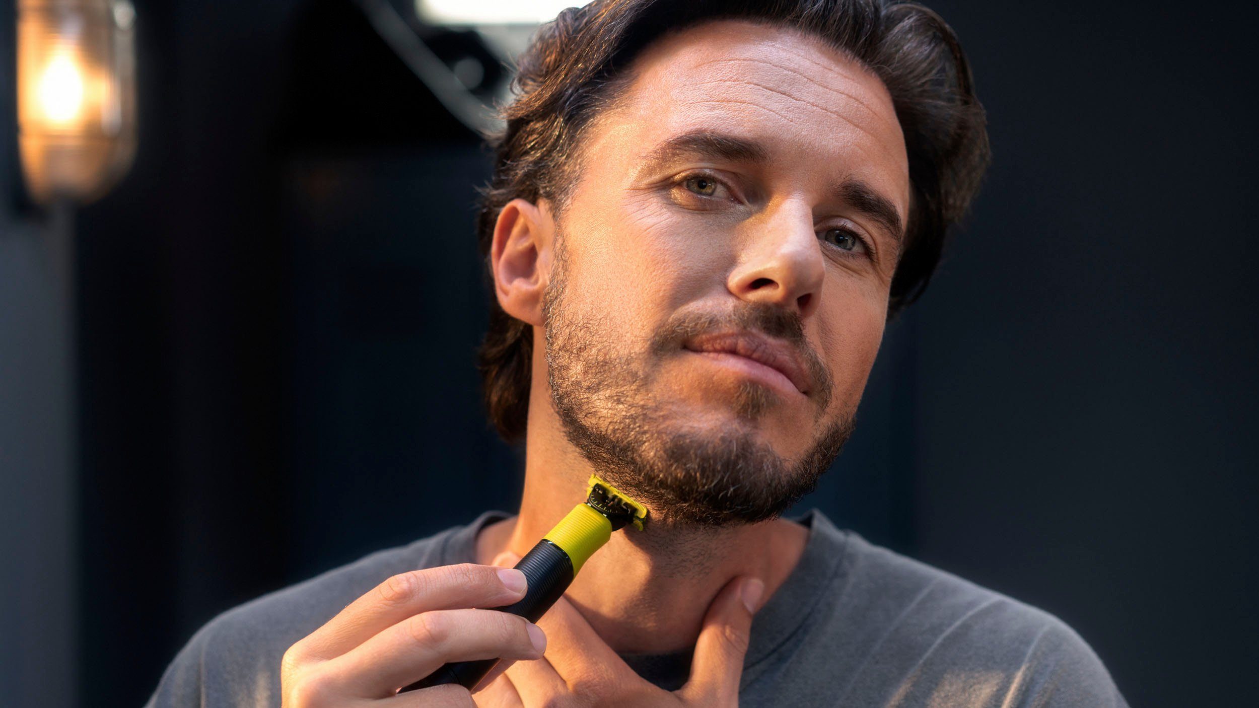 Philips Elektrorasierer OneBlade Face & Body QP4631/65, Aufsätze: 4, 360-Grad-Klinge, inkl. verstellbarem 5-in-1 Kammaufsatz – Bild 4 von 5