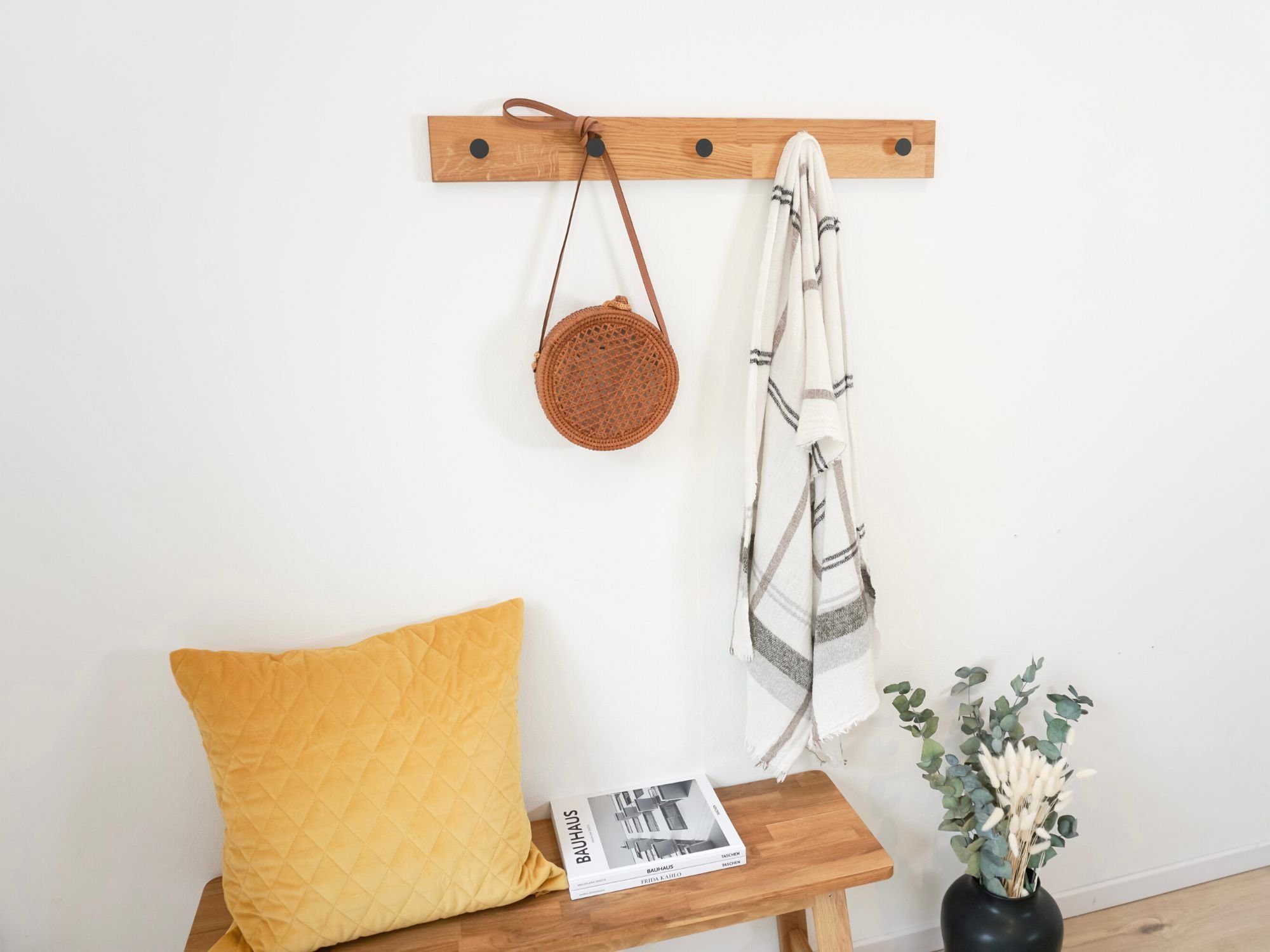 Omformo Garderobenleiste Tavla, platzsparende Hakenleiste Eiche Massivholz günstig online kaufen