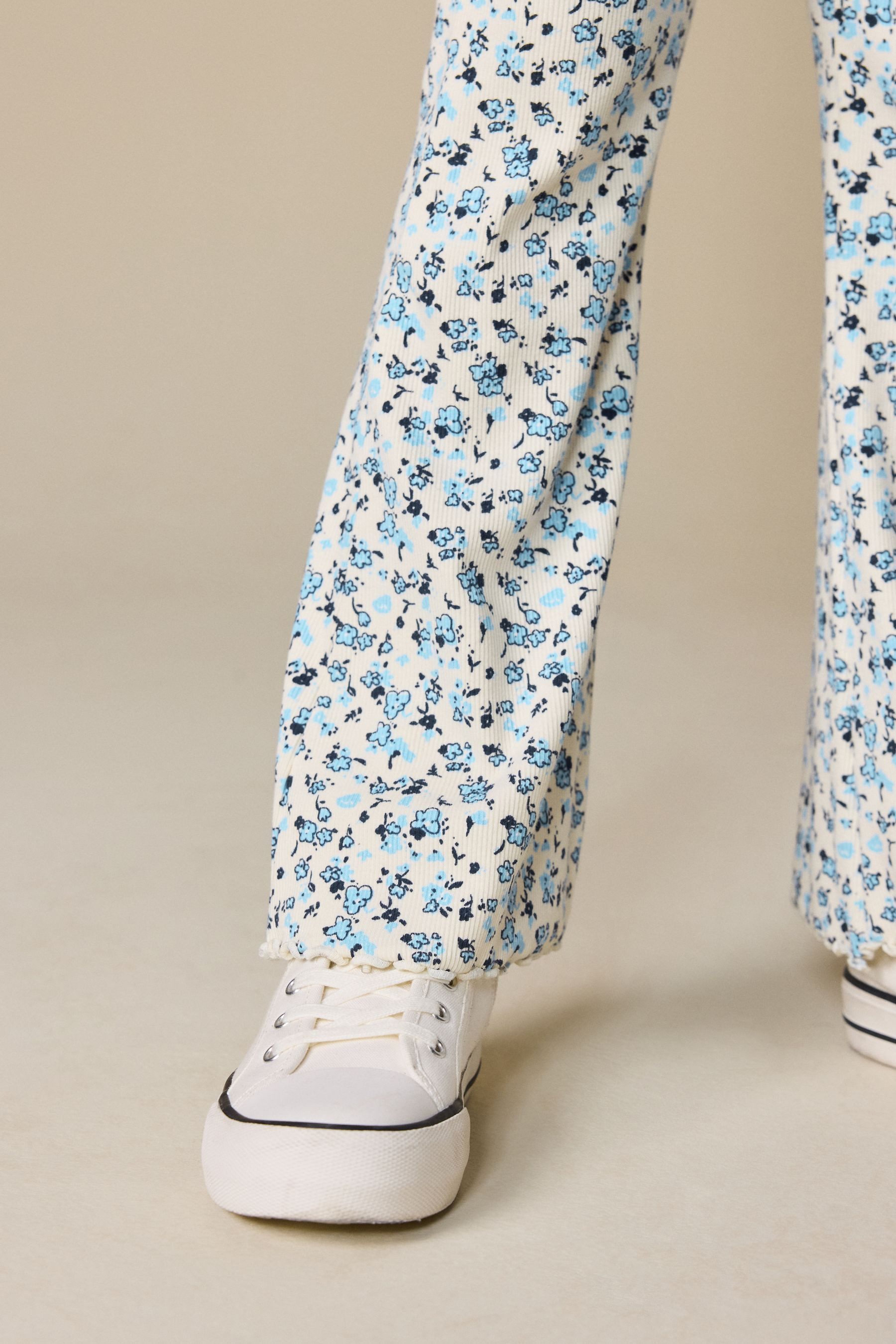 Next Leggings Gerippte Leggings mit ausgestelltem Bein (1-tlg)