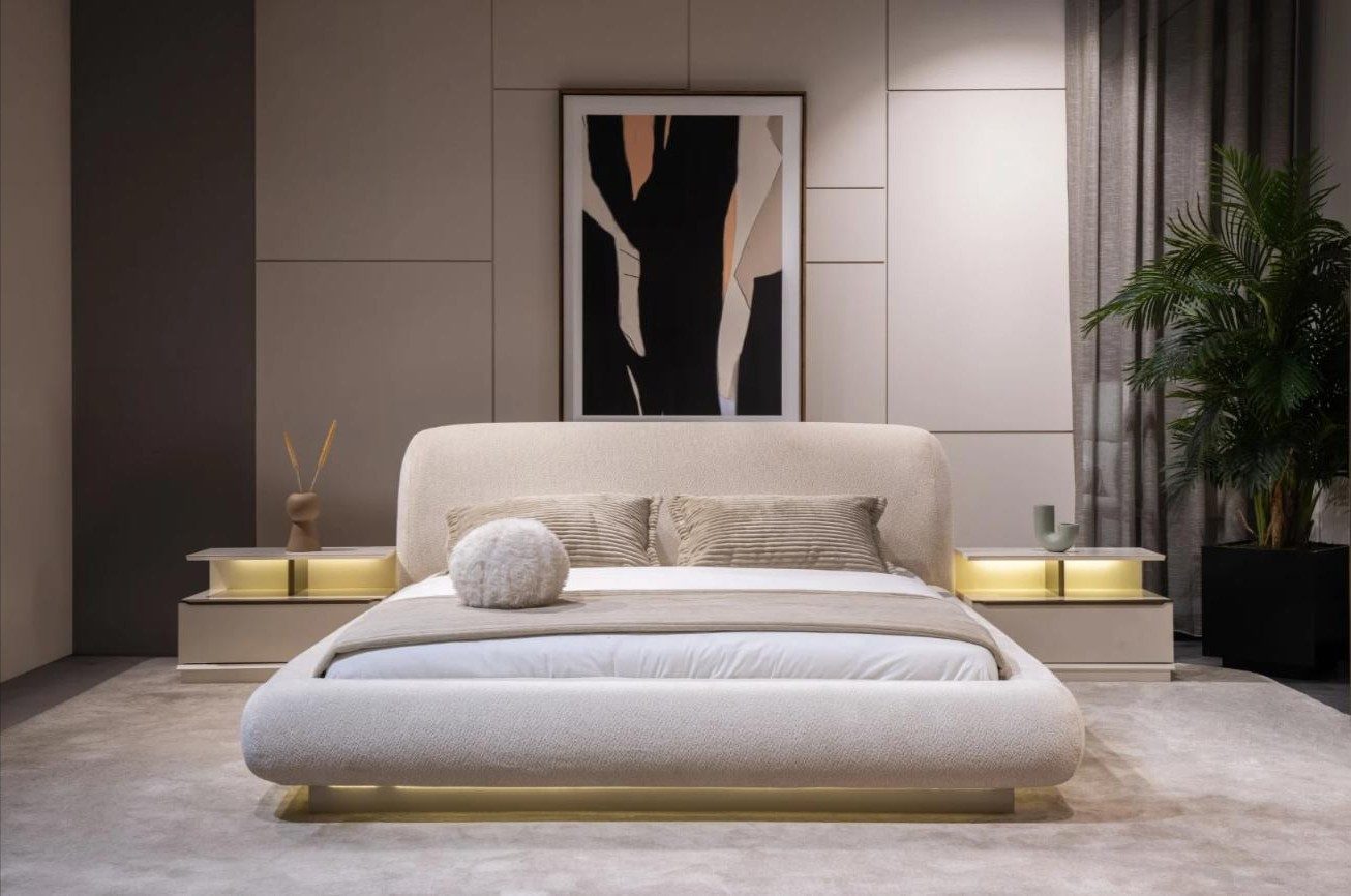 Schlafzimmer-Set Beiges Schlafzimmer-Set mit Bett und 2 Nachttischen im modernen