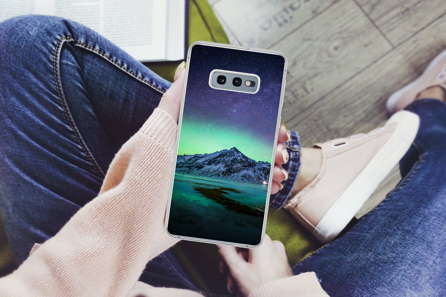 MuchoWow Handyhülle für Samsung Galaxy S10e Berg - Nordlichter - Schweden - Schnee - Grün, Phone Case, Silikon, Schutzhülle Dünn