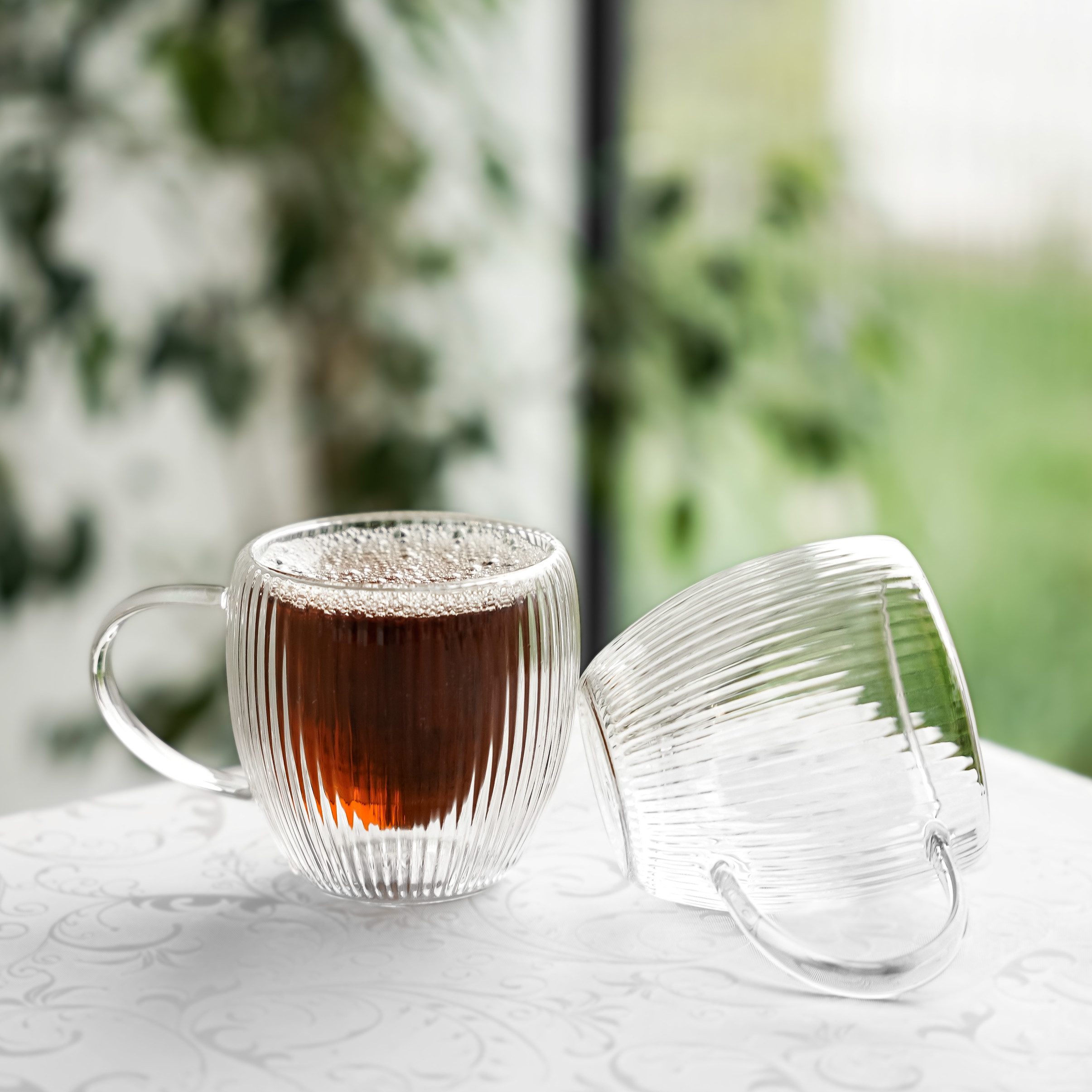 Almina Gläser-Set "Freya Double" - Doppelwandig, 250 ml mit Henkel und Relief-Design, 2-tlg.