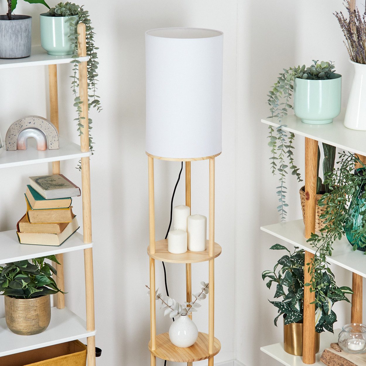 hofstein Stehlampe Stehlampe aus Holz/Stoff in Naturfarben/Weiß, ohne Leuchtmittel, Schirm Ø26cm, Ablageflächen u. Fußschalter, 1 x E27, ohne Leuchtmittel