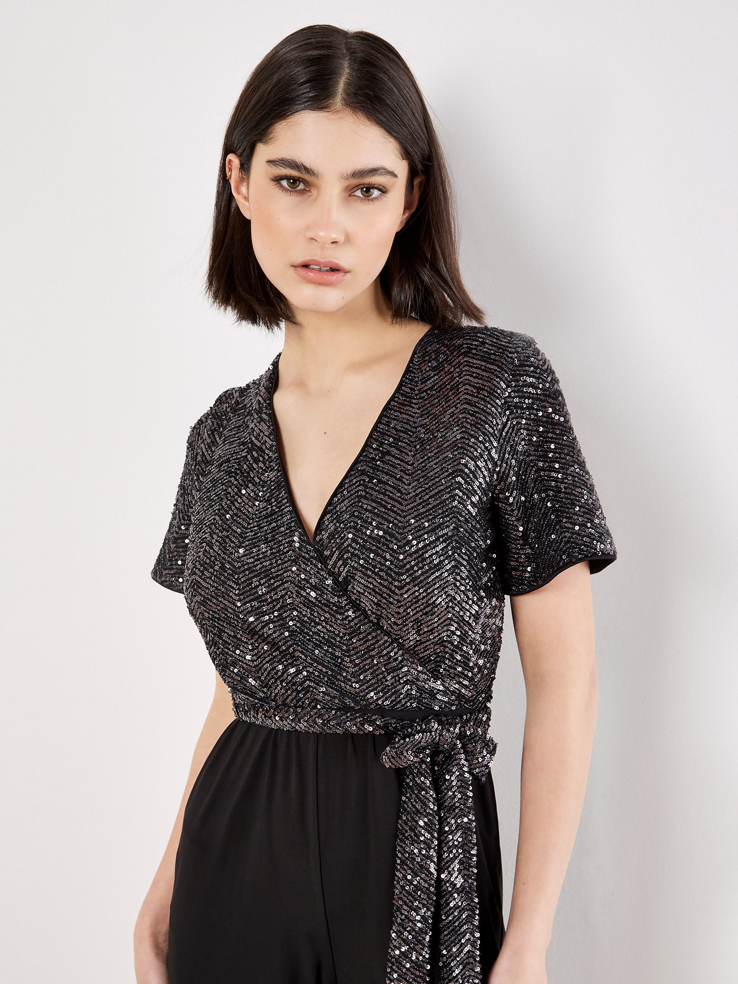 Apricot Jumpsuit Party-Jumpsuit in Wickeloptik günstig online kaufen