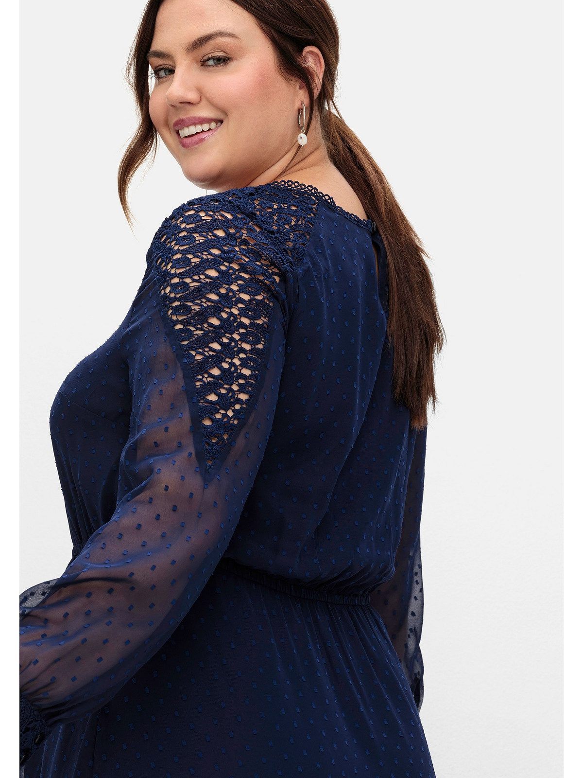 Sheego Cocktailkleid Große Größen aus Dobby-Chiffon, mit Spitze am Ärmel