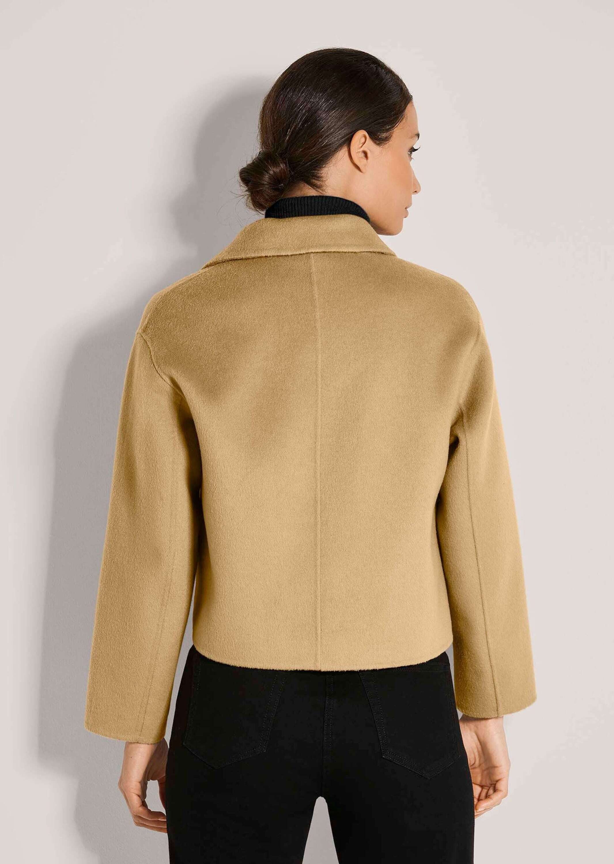 MADELEINE Outdoorjacke Jas. Zuiver wol Kastige Form, Hemdkragen, verdeckte Knopfleiste, lange Ärmel