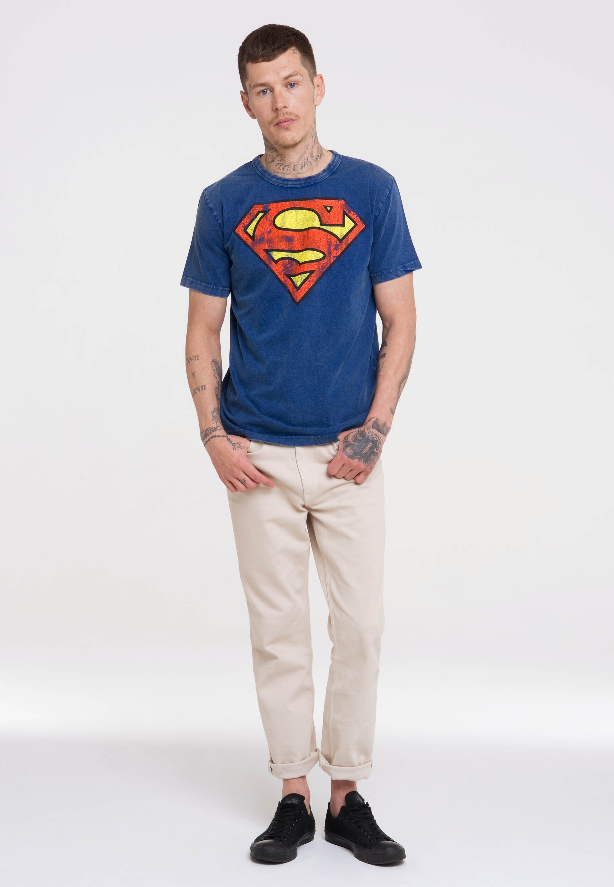 LOGOSHIRT T-Shirt DC Comics – lizenziertem Superman Print blau mit