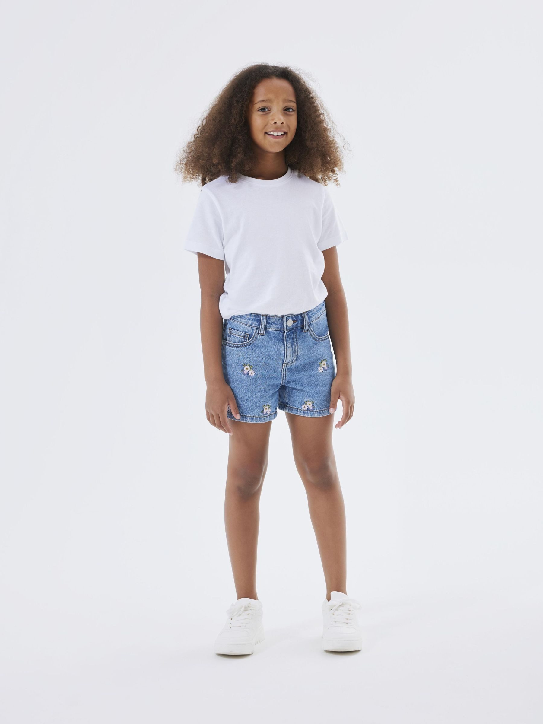 Name It Jeansshorts NKFBELLA REG DNM SHORTS 3674-BE NOOS Baumwolle, verstellbarer Bund, bestickte Details