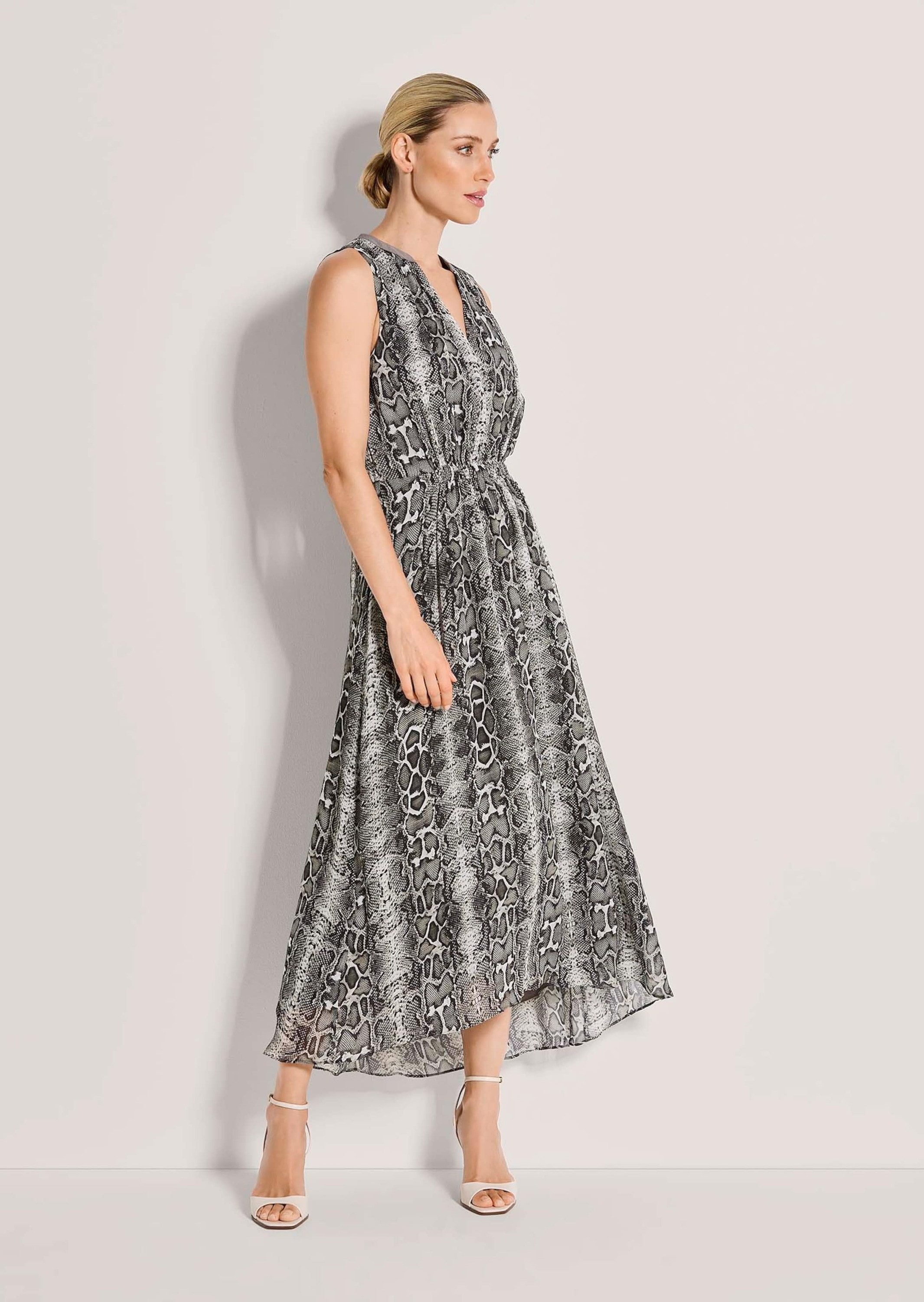 MADELEINE Maxikleid Sommerkleid mit Schlangenmuster Midikleid mit Rundhals mit V-Ausschnitt, Wadenlänge und ohne Arm