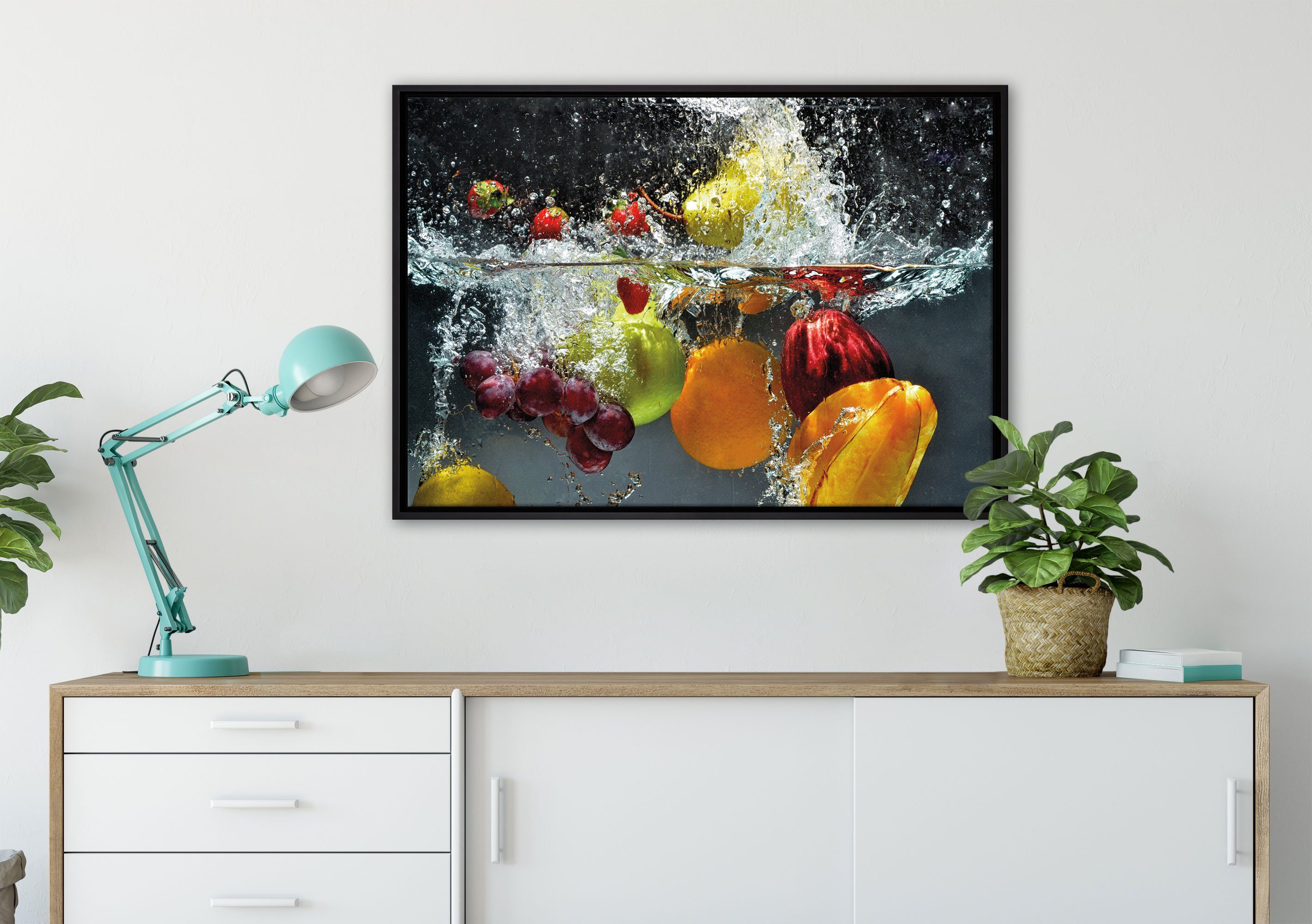 einem Wasser, in (1 ins Leinwandbild St), Früchte Zackenaufhänger Wanddekoration fertig fallen inkl. Schattenfugen-Bilderrahmen Pixxprint bespannt, gefasst, Leinwandbild