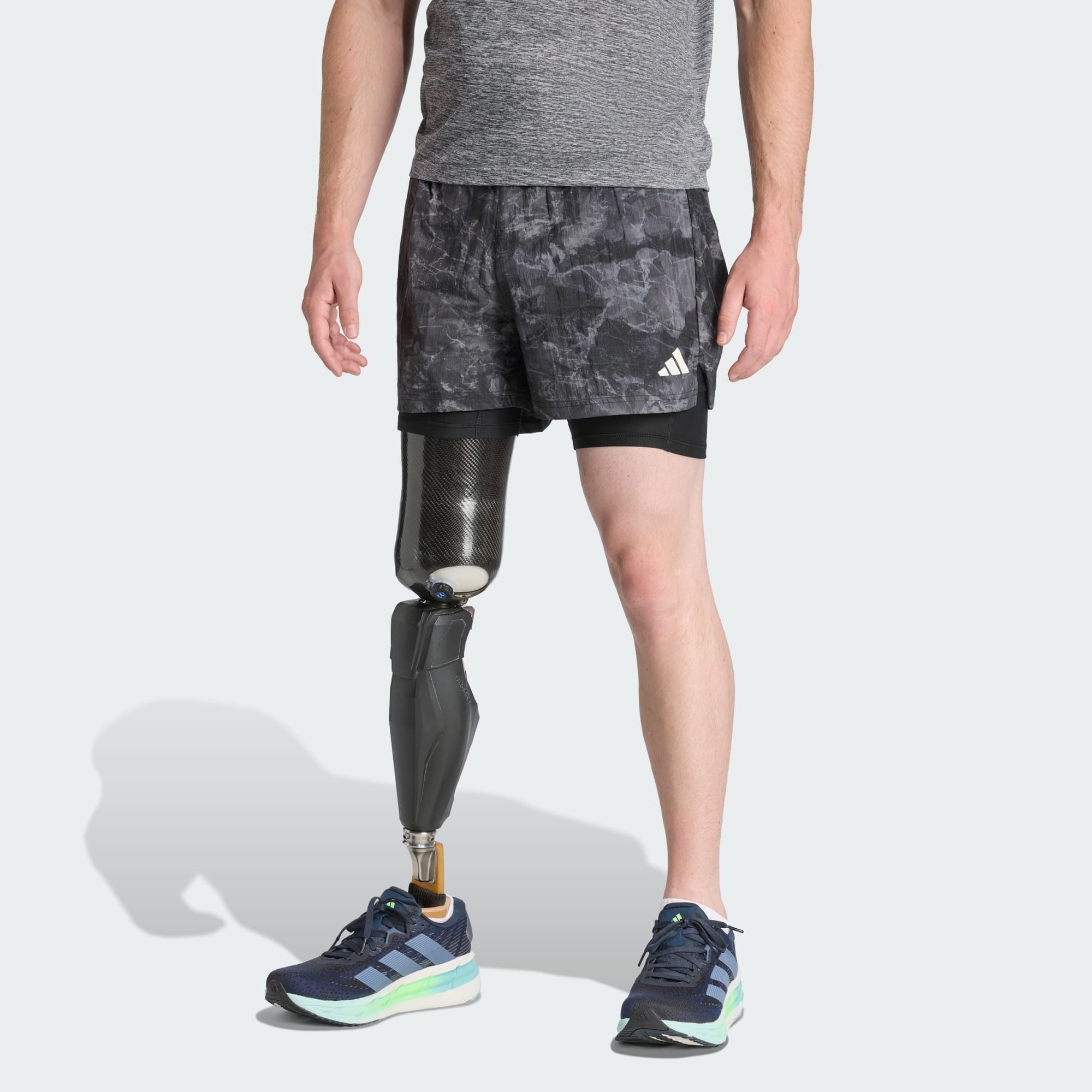2-in-1-Hose OWN THE RUN SPRAY DYE 2-IN-1 SHORTS