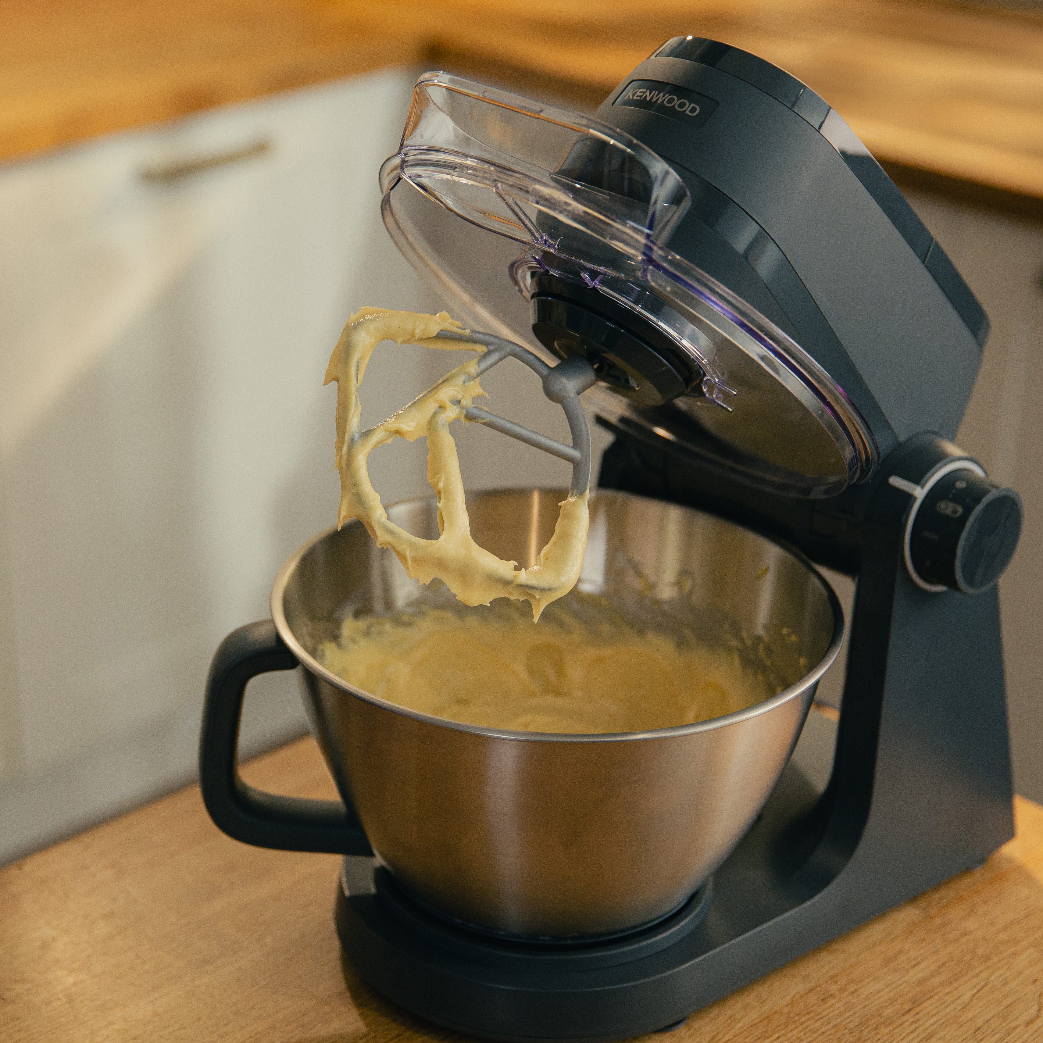 KENWOOD Küchenmaschine Küchenmaschine Multi Tasker KHC30.070GY - Mixer, Fleischwolf & Zerkleinerer, 1000 W, 4,3 l Schüssel, Inkl. 4,3L Schüssel, 3 Aufsätze, Spritzschutz, Zitruspresse