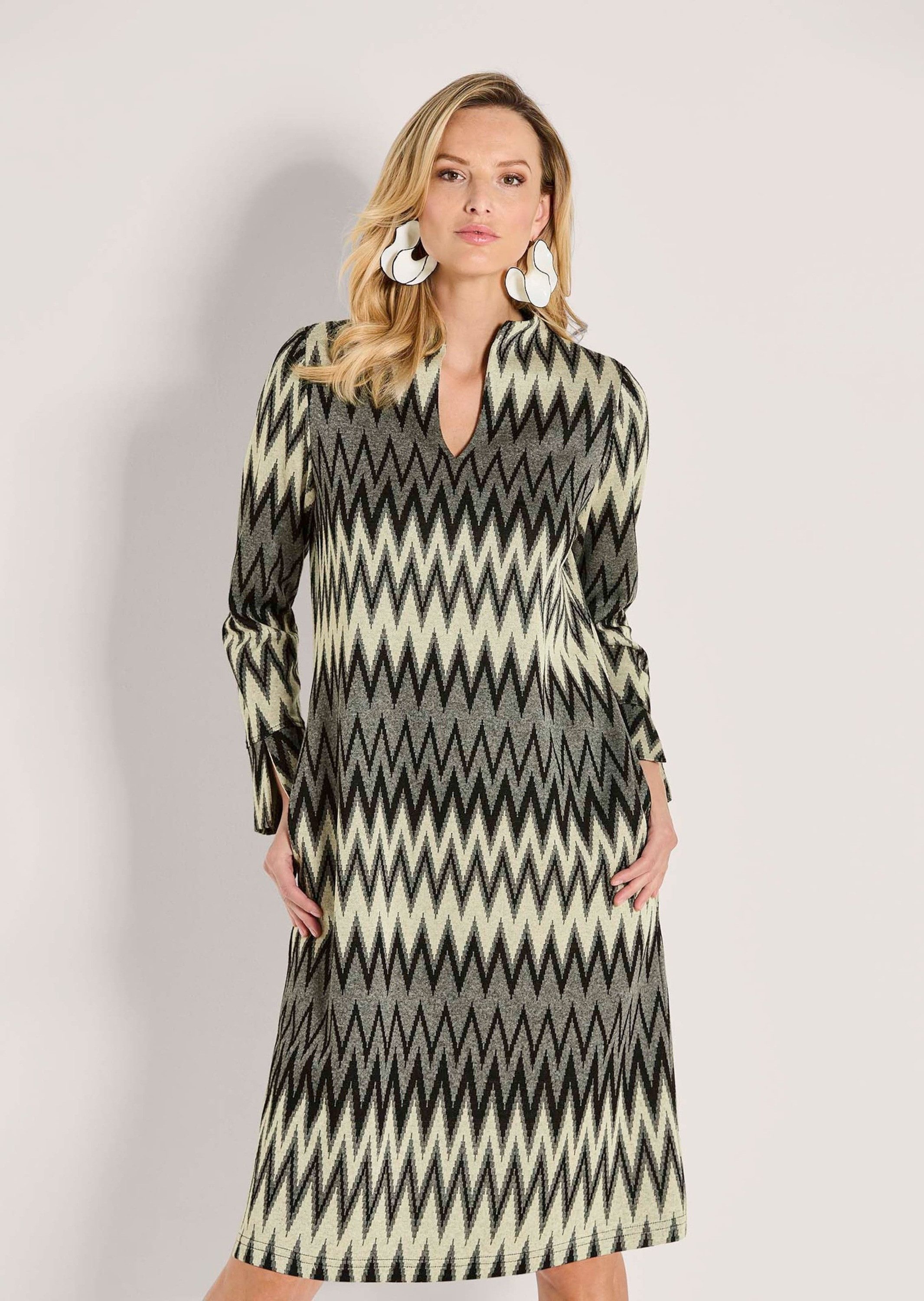 MADELEINE Midikleid Elegantes Kleid mit Zick-Zack-Muster Kelchkragen mit tiefem V-Ausschnitt und langen Ärmeln