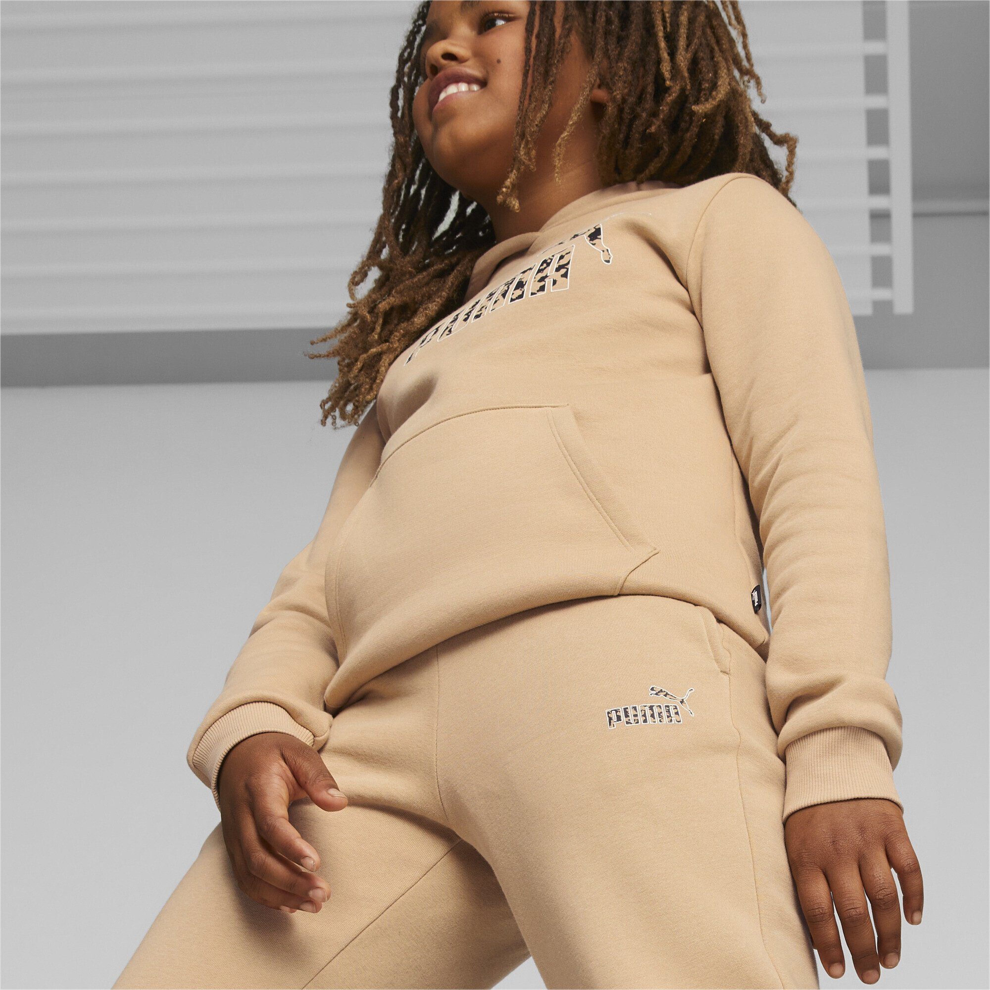 Beige PUMA Sand Jogginghose ESS+ Mädchen ANIMAL Sporthose Dune