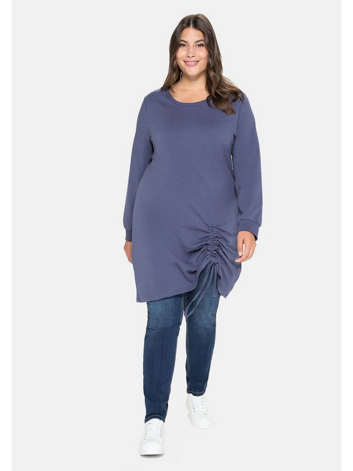 in Sheego seitlicher Shirtkleid Größen Oversized-Form Raffung mit Große